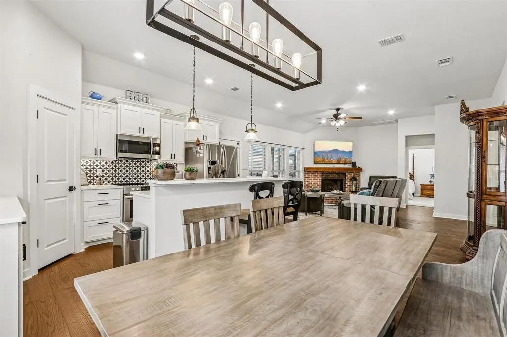 Single Family Residence For Sale in Grayson County , 114 Prairie Meadow Lane, Pottsboro, Texas 75076, 3 Bedroom, 2 Bathroom, 2 Garage spaces, 1,986 Sqft, built in 2020, mls#21374021, Real Estate Agent in Pottsboro, Homes For Sale in Grayson county, Homes For Sale in Pottsboro, Realtor in Pottsboro Texas, Real Estate Brokerage Independent Realty Texas, Luminita Cordes Realtor