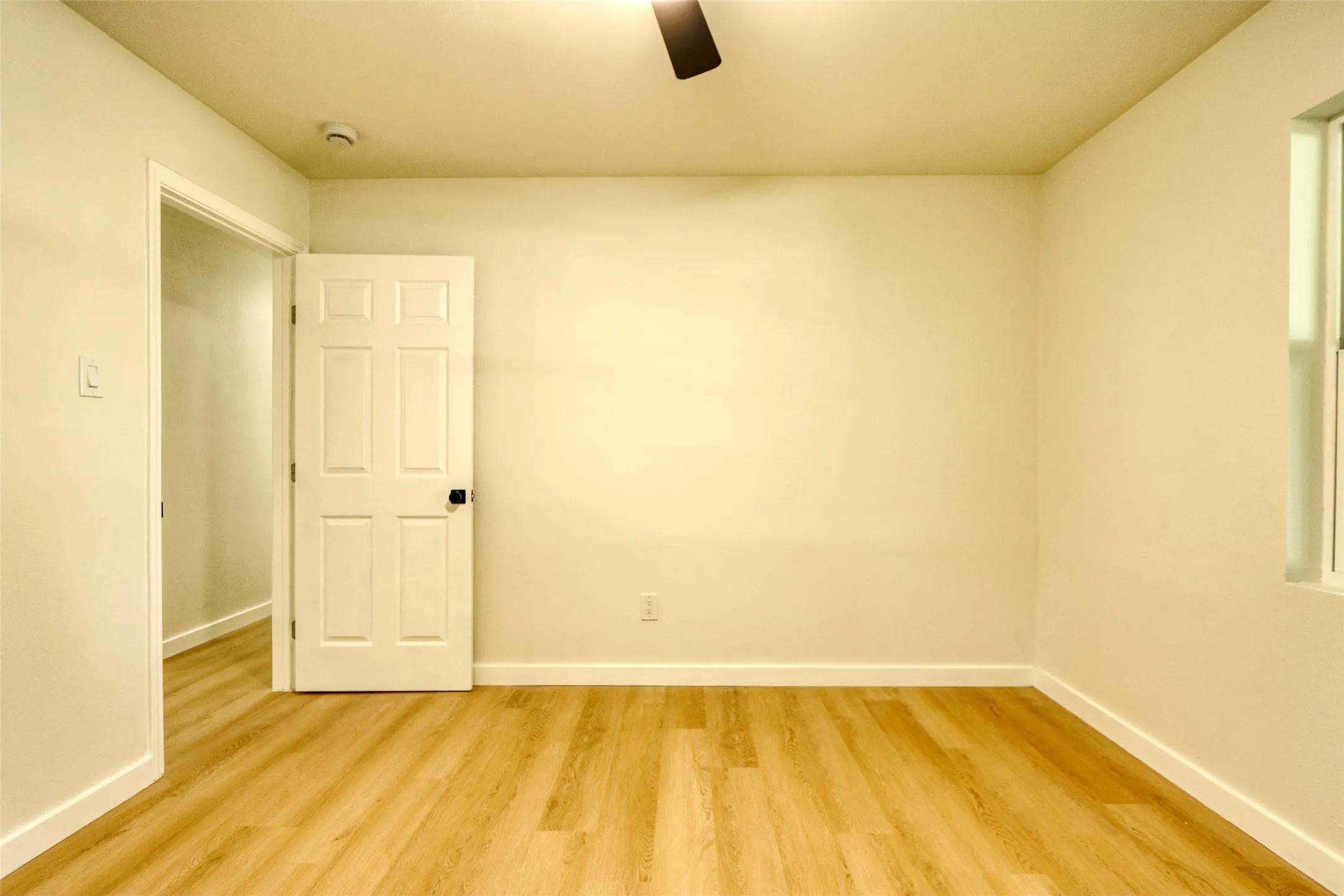 Single Family Residence For Sale in Tarrant County , 729 Oakwood Avenue, Hurst, Texas 76053, 3 Bedroom, 2 Bathroom, 2 Garage spaces, 1,489 Sqft, built in 1964, mls#21378919, Real Estate Agent in Hurst, Homes For Sale in Tarrant county, Homes For Sale in Hurst, Realtor in Hurst Texas, Real Estate Brokerage Independent Realty Texas, Luminita Cordes Realtor