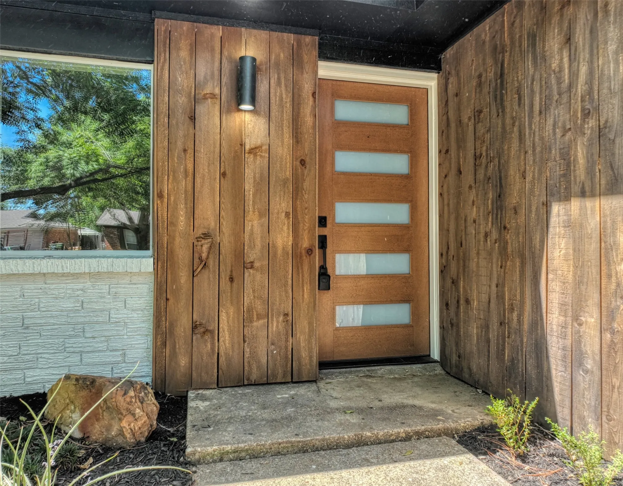 Single Family Residence For Sale in Tarrant County , 729 Oakwood Avenue, Hurst, Texas 76053, 3 Bedroom, 2 Bathroom, 2 Garage spaces, 1,489 Sqft, built in 1964, mls#21378919, Real Estate Agent in Hurst, Homes For Sale in Tarrant county, Homes For Sale in Hurst, Realtor in Hurst Texas, Real Estate Brokerage Independent Realty Texas, Luminita Cordes Realtor