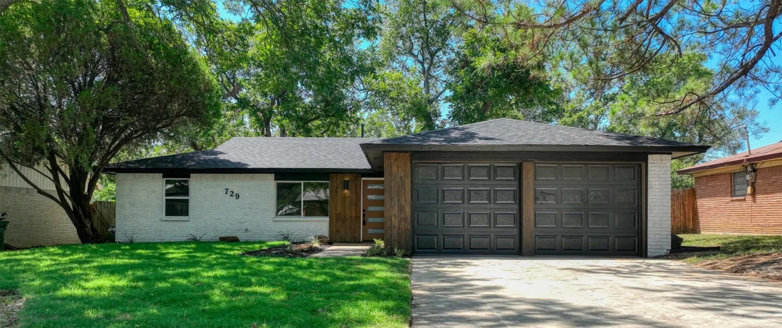 Single Family Residence For Sale in Tarrant County , 729 Oakwood Avenue, Hurst, Texas 76053, 3 Bedroom, 2 Bathroom, 2 Garage spaces, 1,489 Sqft, built in 1964, mls#21378919, Real Estate Agent in Hurst, Homes For Sale in Tarrant county, Homes For Sale in Hurst, Realtor in Hurst Texas, Real Estate Brokerage Independent Realty Texas, Luminita Cordes Realtor