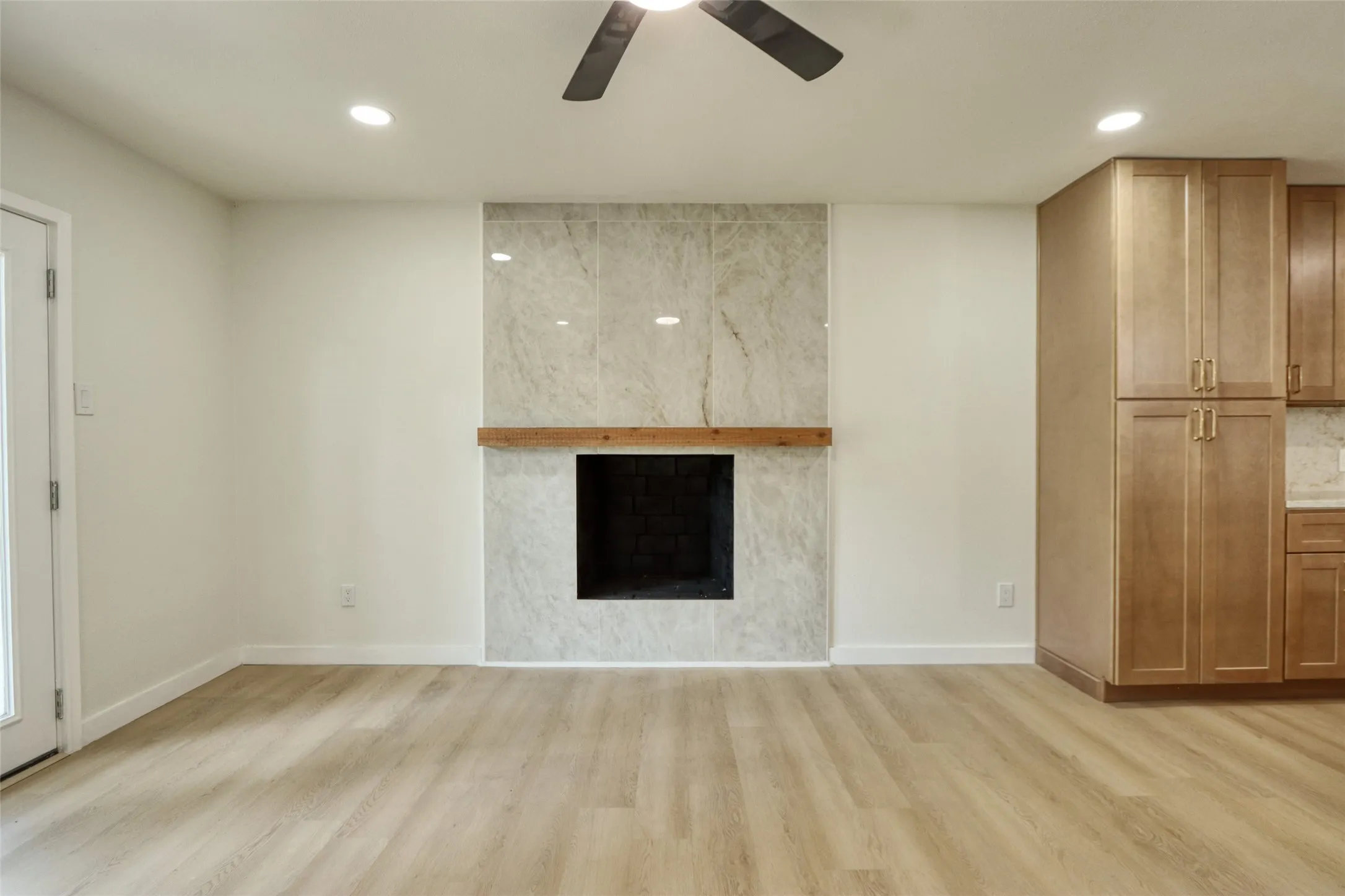 Single Family Residence For Sale in Tarrant County , 729 Oakwood Avenue, Hurst, Texas 76053, 3 Bedroom, 2 Bathroom, 2 Garage spaces, 1,489 Sqft, built in 1964, mls#21378919, Real Estate Agent in Hurst, Homes For Sale in Tarrant county, Homes For Sale in Hurst, Realtor in Hurst Texas, Real Estate Brokerage Independent Realty Texas, Luminita Cordes Realtor