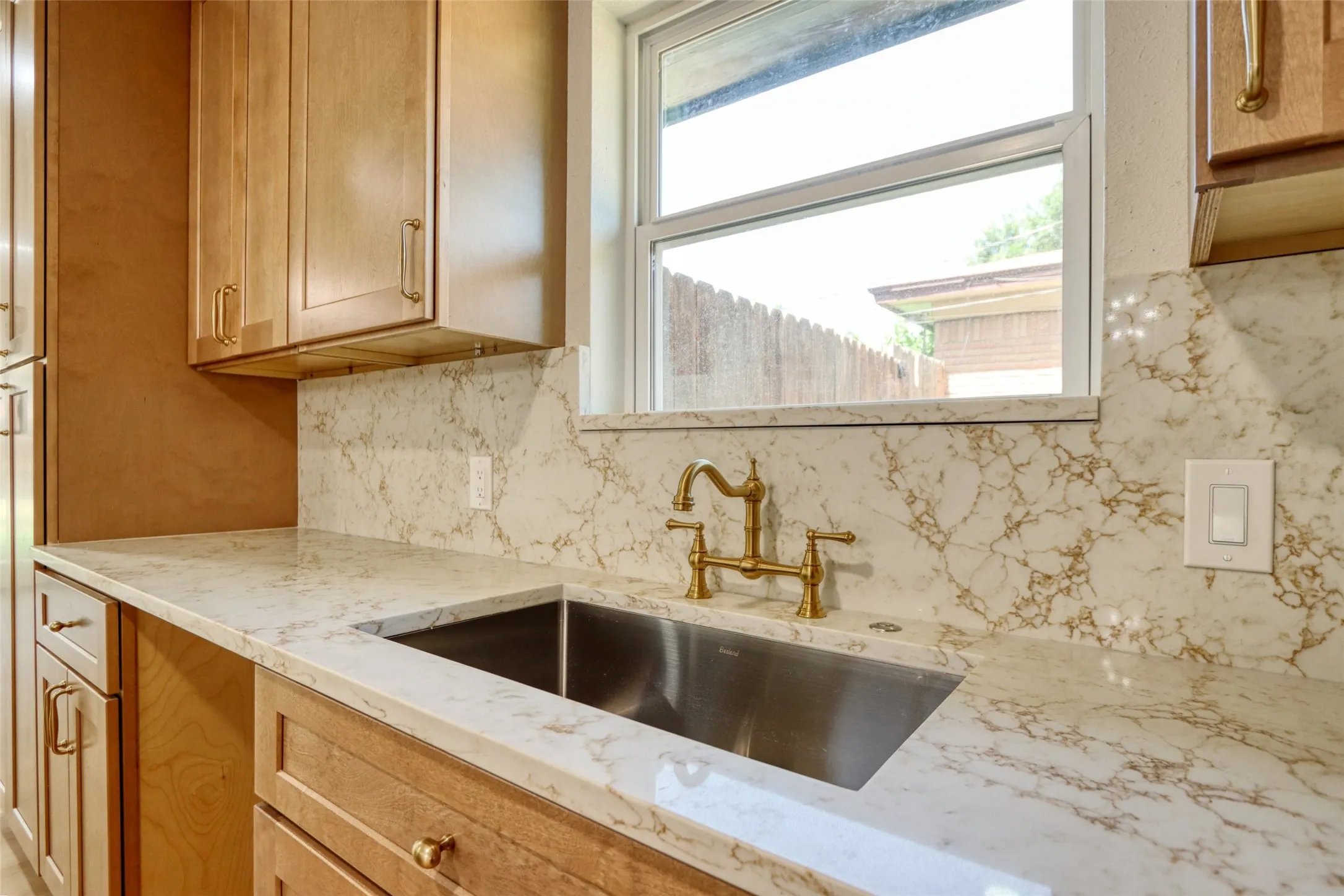 Single Family Residence For Sale in Tarrant County , 729 Oakwood Avenue, Hurst, Texas 76053, 3 Bedroom, 2 Bathroom, 2 Garage spaces, 1,489 Sqft, built in 1964, mls#21378919, Real Estate Agent in Hurst, Homes For Sale in Tarrant county, Homes For Sale in Hurst, Realtor in Hurst Texas, Real Estate Brokerage Independent Realty Texas, Luminita Cordes Realtor