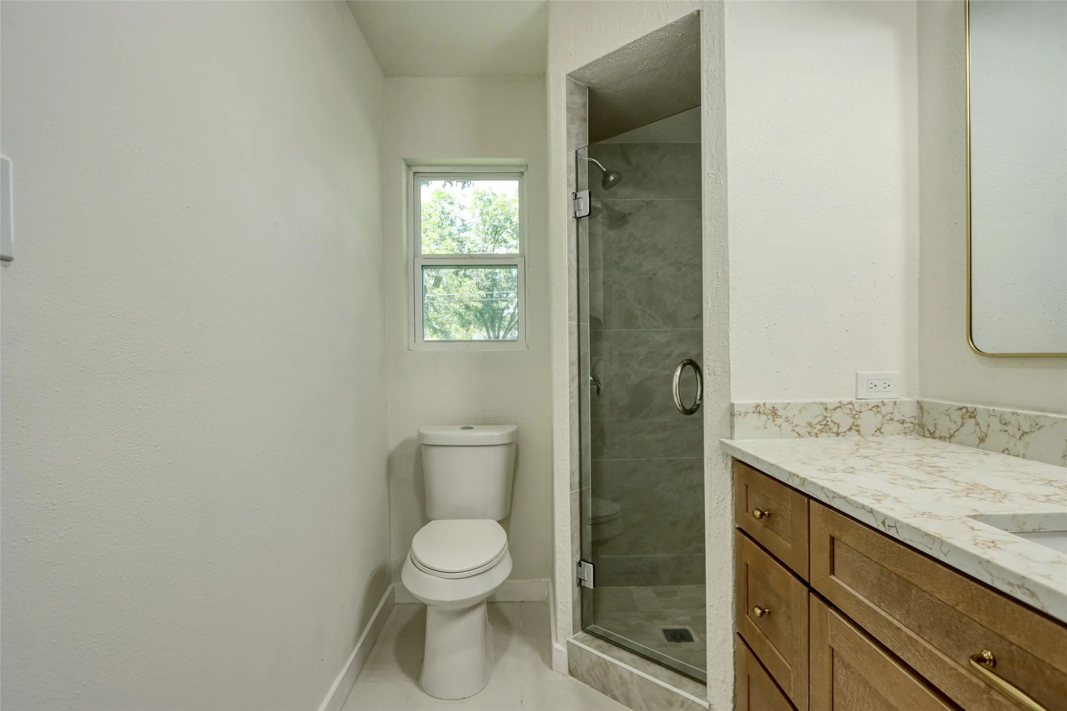 Single Family Residence For Sale in Tarrant County , 729 Oakwood Avenue, Hurst, Texas 76053, 3 Bedroom, 2 Bathroom, 2 Garage spaces, 1,489 Sqft, built in 1964, mls#21378919, Real Estate Agent in Hurst, Homes For Sale in Tarrant county, Homes For Sale in Hurst, Realtor in Hurst Texas, Real Estate Brokerage Independent Realty Texas, Luminita Cordes Realtor