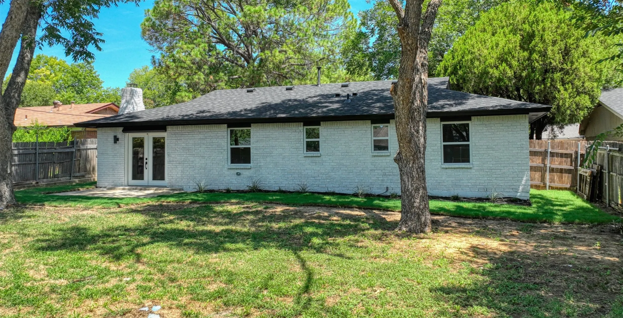 Single Family Residence For Sale in Tarrant County , 729 Oakwood Avenue, Hurst, Texas 76053, 3 Bedroom, 2 Bathroom, 2 Garage spaces, 1,489 Sqft, built in 1964, mls#21378919, Real Estate Agent in Hurst, Homes For Sale in Tarrant county, Homes For Sale in Hurst, Realtor in Hurst Texas, Real Estate Brokerage Independent Realty Texas, Luminita Cordes Realtor