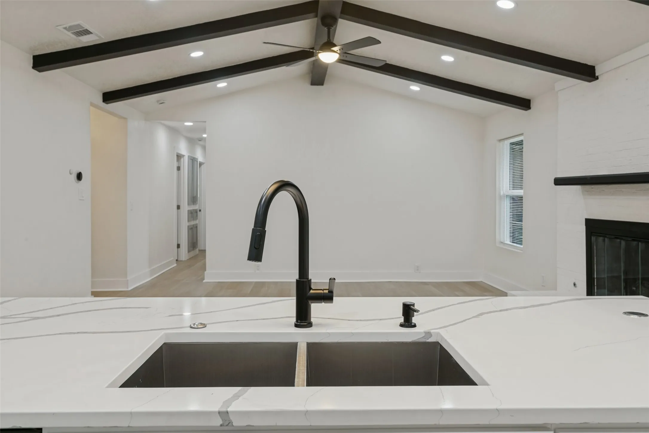 Single Family Residence For Sale in Tarrant County , 5333 Westminster Court S, Fort Worth, Texas 76133, 3 Bedroom, 2 Bathroom, 2 Garage spaces, 1,438 Sqft, built in 1972, mls#21378905, Real Estate Agent in Fort Worth, Homes For Sale in Tarrant county, Homes For Sale in Fort Worth, Realtor in Fort Worth Texas, Real Estate Brokerage Independent Realty Texas, Luminita Cordes Realtor