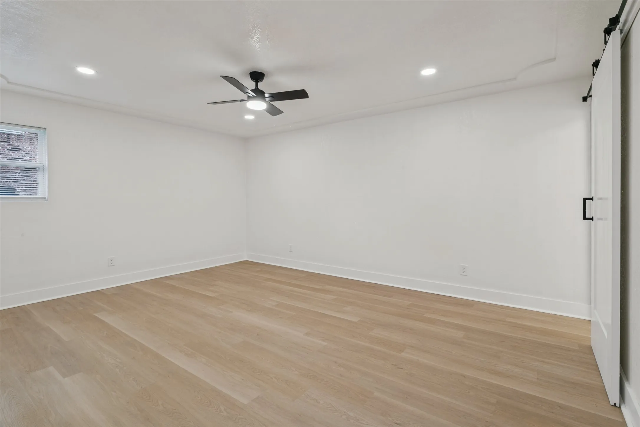 Single Family Residence For Sale in Tarrant County , 5333 Westminster Court S, Fort Worth, Texas 76133, 3 Bedroom, 2 Bathroom, 2 Garage spaces, 1,438 Sqft, built in 1972, mls#21378905, Real Estate Agent in Fort Worth, Homes For Sale in Tarrant county, Homes For Sale in Fort Worth, Realtor in Fort Worth Texas, Real Estate Brokerage Independent Realty Texas, Luminita Cordes Realtor