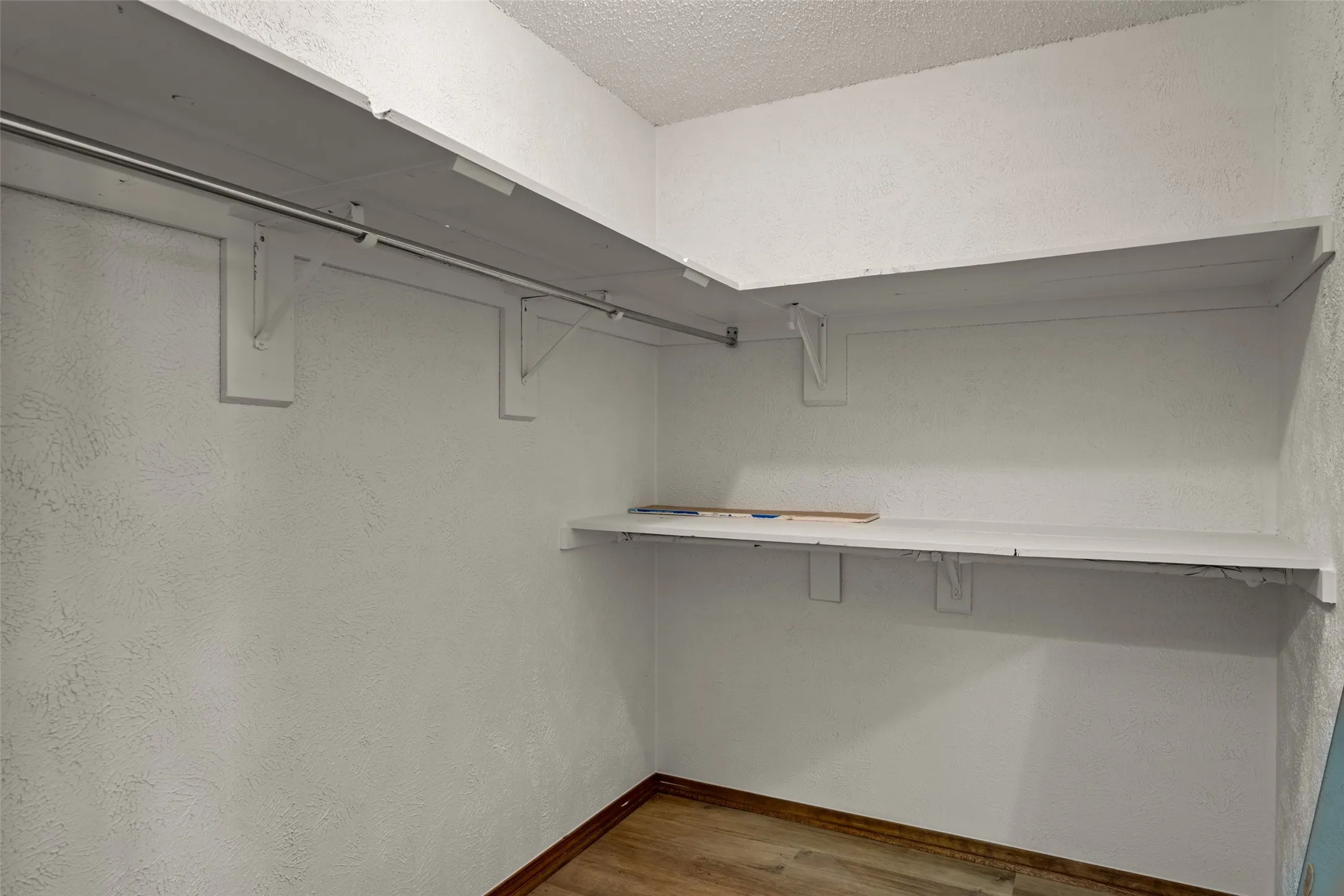 Single Family Residence For Sale in Hunt County , 2206 Meadowview Drive, Caddo Mills, Texas 75135, 3 Bedroom, 4 Bathroom, 3 Garage spaces, 2,471 Sqft, built in 1985, mls#21376108, Real Estate Agent in Caddo Mills, Homes For Sale in Hunt county, Homes For Sale in Caddo Mills, Realtor in Caddo Mills Texas, Real Estate Brokerage Independent Realty Texas, Luminita Cordes Realtor