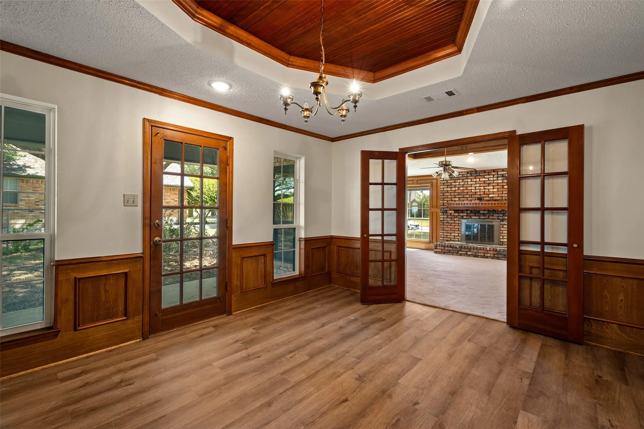 Single Family Residence For Sale in Hunt County , 2206 Meadowview Drive, Caddo Mills, Texas 75135, 3 Bedroom, 4 Bathroom, 3 Garage spaces, 2,471 Sqft, built in 1985, mls#21376108, Real Estate Agent in Caddo Mills, Homes For Sale in Hunt county, Homes For Sale in Caddo Mills, Realtor in Caddo Mills Texas, Real Estate Brokerage Independent Realty Texas, Luminita Cordes Realtor