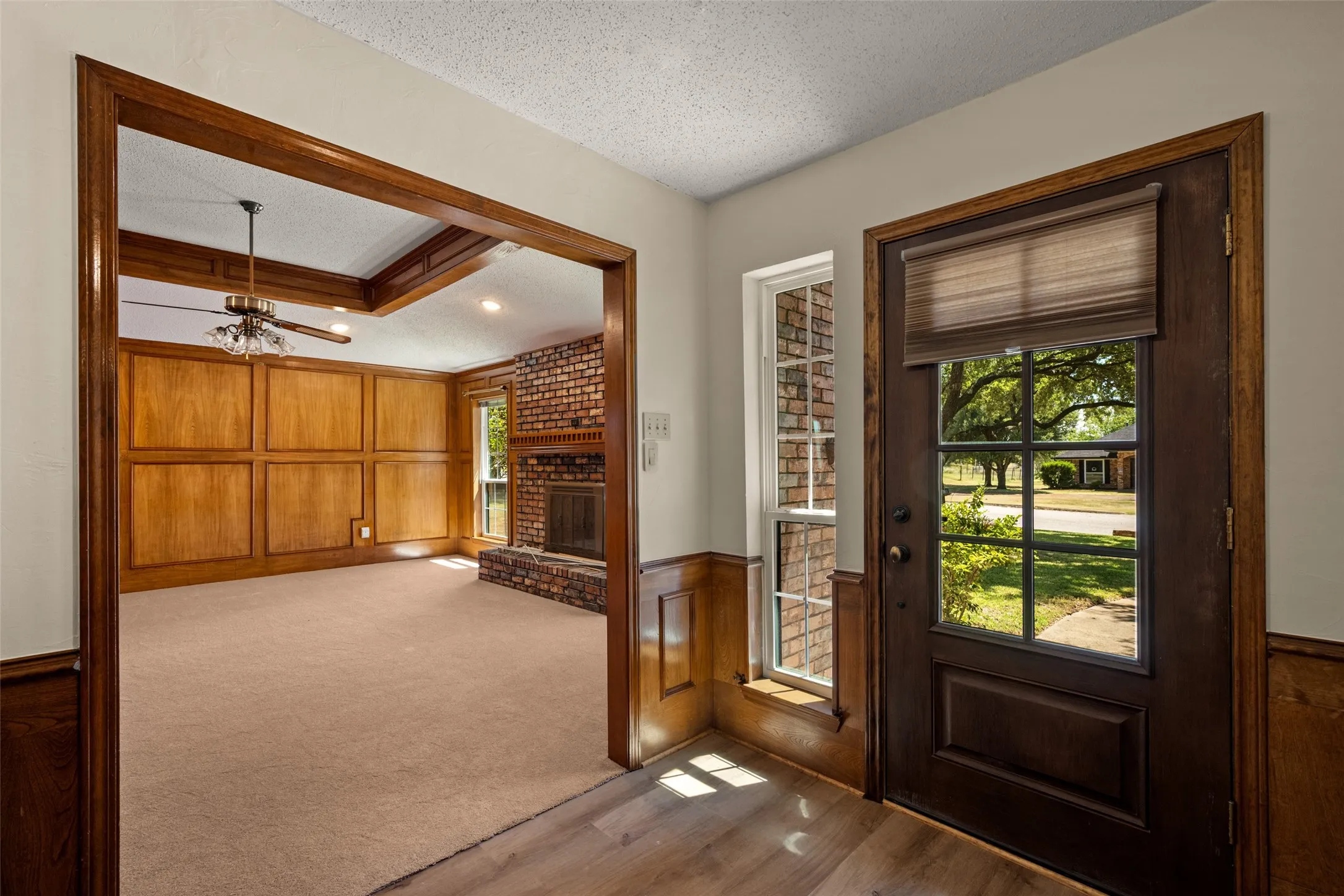 Single Family Residence For Sale in Hunt County , 2206 Meadowview Drive, Caddo Mills, Texas 75135, 3 Bedroom, 4 Bathroom, 3 Garage spaces, 2,471 Sqft, built in 1985, mls#21376108, Real Estate Agent in Caddo Mills, Homes For Sale in Hunt county, Homes For Sale in Caddo Mills, Realtor in Caddo Mills Texas, Real Estate Brokerage Independent Realty Texas, Luminita Cordes Realtor