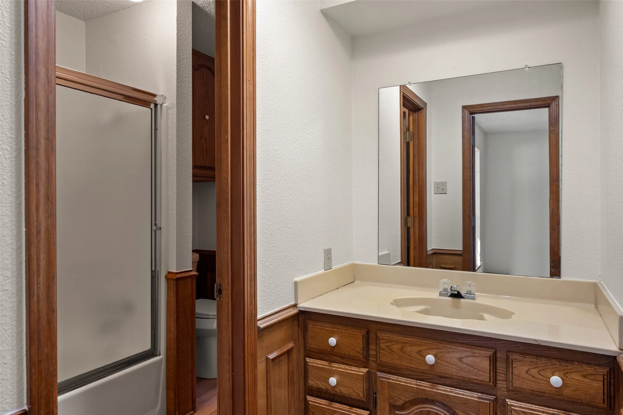 Single Family Residence For Sale in Hunt County , 2206 Meadowview Drive, Caddo Mills, Texas 75135, 3 Bedroom, 4 Bathroom, 3 Garage spaces, 2,471 Sqft, built in 1985, mls#21376108, Real Estate Agent in Caddo Mills, Homes For Sale in Hunt county, Homes For Sale in Caddo Mills, Realtor in Caddo Mills Texas, Real Estate Brokerage Independent Realty Texas, Luminita Cordes Realtor