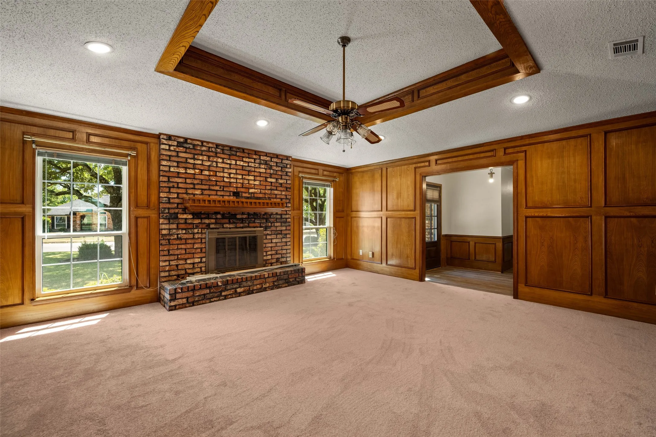 Single Family Residence For Sale in Hunt County , 2206 Meadowview Drive, Caddo Mills, Texas 75135, 3 Bedroom, 4 Bathroom, 3 Garage spaces, 2,471 Sqft, built in 1985, mls#21376108, Real Estate Agent in Caddo Mills, Homes For Sale in Hunt county, Homes For Sale in Caddo Mills, Realtor in Caddo Mills Texas, Real Estate Brokerage Independent Realty Texas, Luminita Cordes Realtor