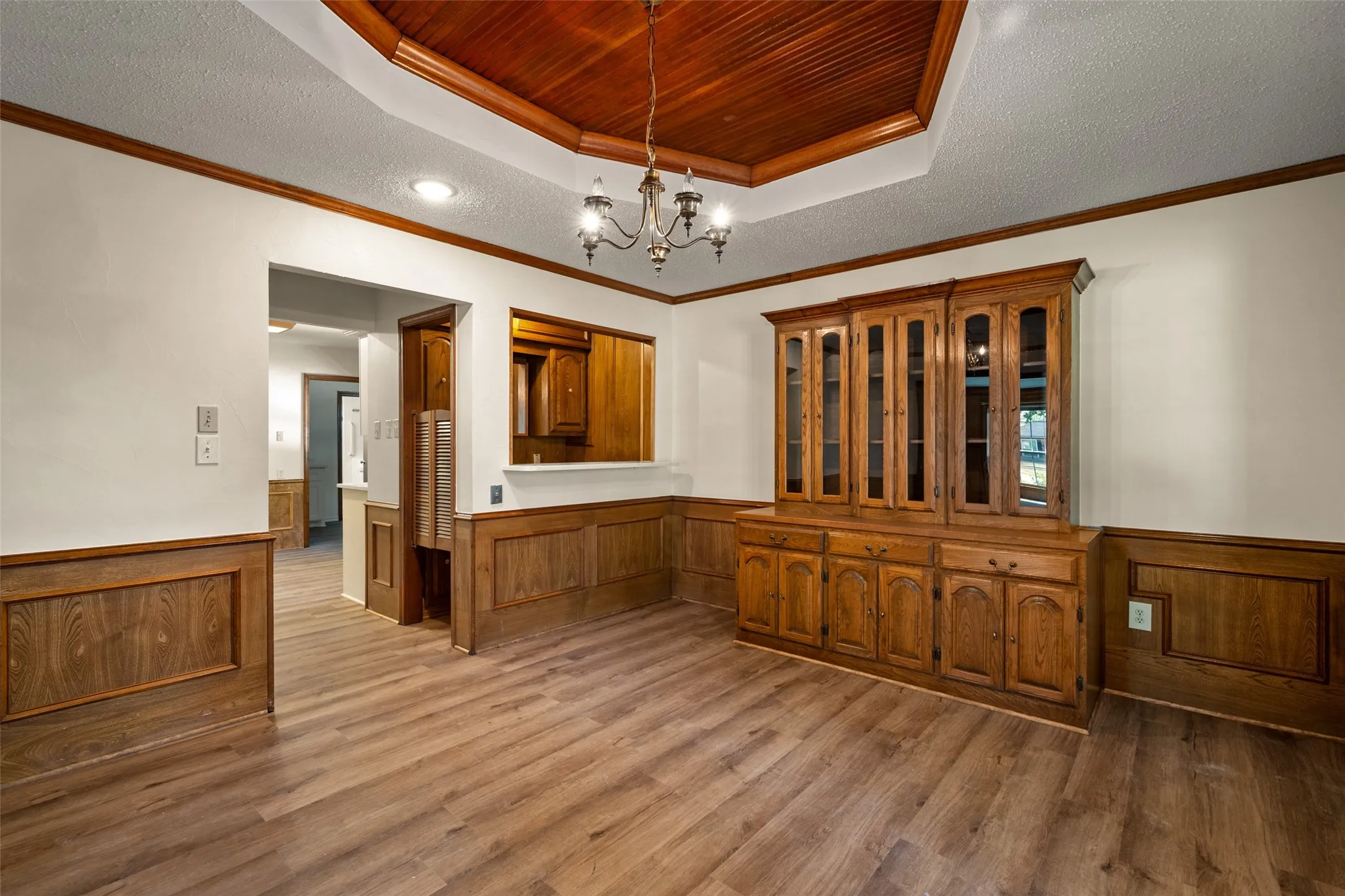 Single Family Residence For Sale in Hunt County , 2206 Meadowview Drive, Caddo Mills, Texas 75135, 3 Bedroom, 4 Bathroom, 3 Garage spaces, 2,471 Sqft, built in 1985, mls#21376108, Real Estate Agent in Caddo Mills, Homes For Sale in Hunt county, Homes For Sale in Caddo Mills, Realtor in Caddo Mills Texas, Real Estate Brokerage Independent Realty Texas, Luminita Cordes Realtor