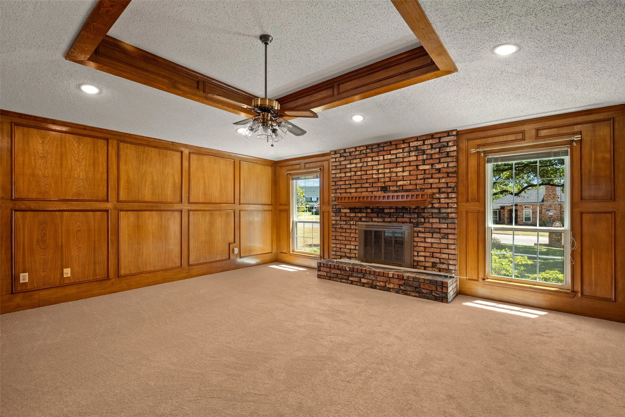 Single Family Residence For Sale in Hunt County , 2206 Meadowview Drive, Caddo Mills, Texas 75135, 3 Bedroom, 4 Bathroom, 3 Garage spaces, 2,471 Sqft, built in 1985, mls#21376108, Real Estate Agent in Caddo Mills, Homes For Sale in Hunt county, Homes For Sale in Caddo Mills, Realtor in Caddo Mills Texas, Real Estate Brokerage Independent Realty Texas, Luminita Cordes Realtor