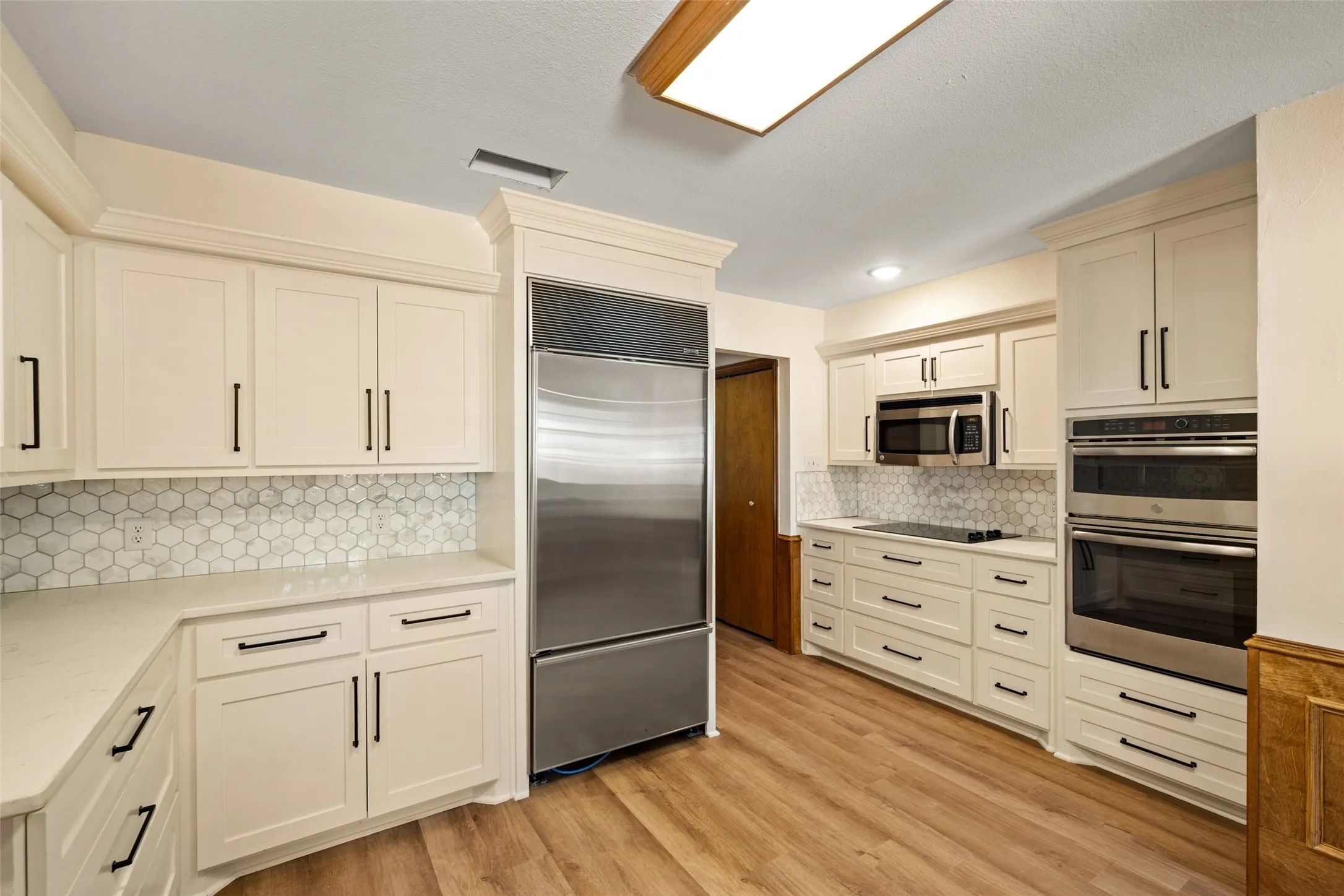Single Family Residence For Sale in Hunt County , 2206 Meadowview Drive, Caddo Mills, Texas 75135, 3 Bedroom, 4 Bathroom, 3 Garage spaces, 2,471 Sqft, built in 1985, mls#21376108, Real Estate Agent in Caddo Mills, Homes For Sale in Hunt county, Homes For Sale in Caddo Mills, Realtor in Caddo Mills Texas, Real Estate Brokerage Independent Realty Texas, Luminita Cordes Realtor