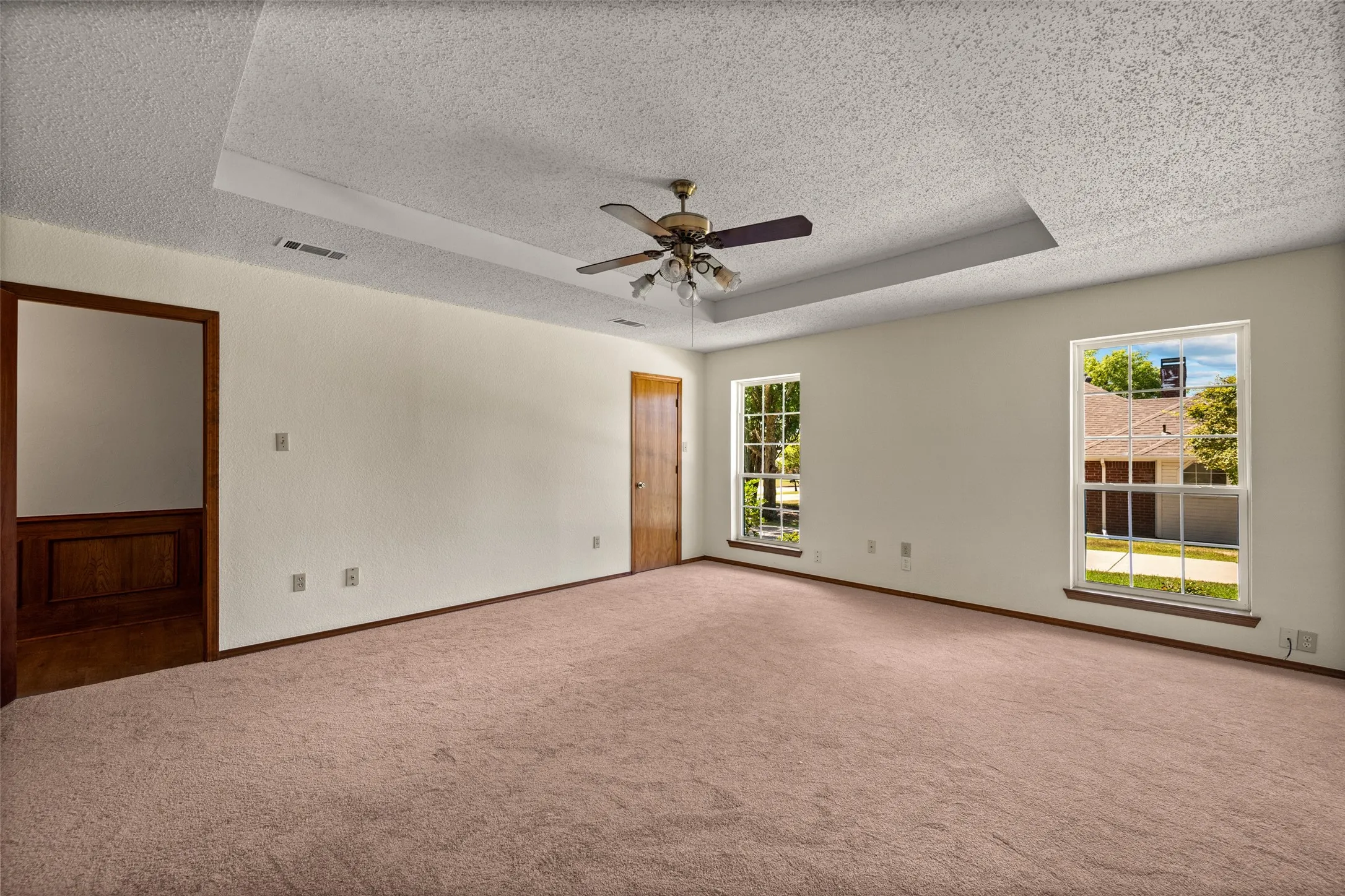 Single Family Residence For Sale in Hunt County , 2206 Meadowview Drive, Caddo Mills, Texas 75135, 3 Bedroom, 4 Bathroom, 3 Garage spaces, 2,471 Sqft, built in 1985, mls#21376108, Real Estate Agent in Caddo Mills, Homes For Sale in Hunt county, Homes For Sale in Caddo Mills, Realtor in Caddo Mills Texas, Real Estate Brokerage Independent Realty Texas, Luminita Cordes Realtor