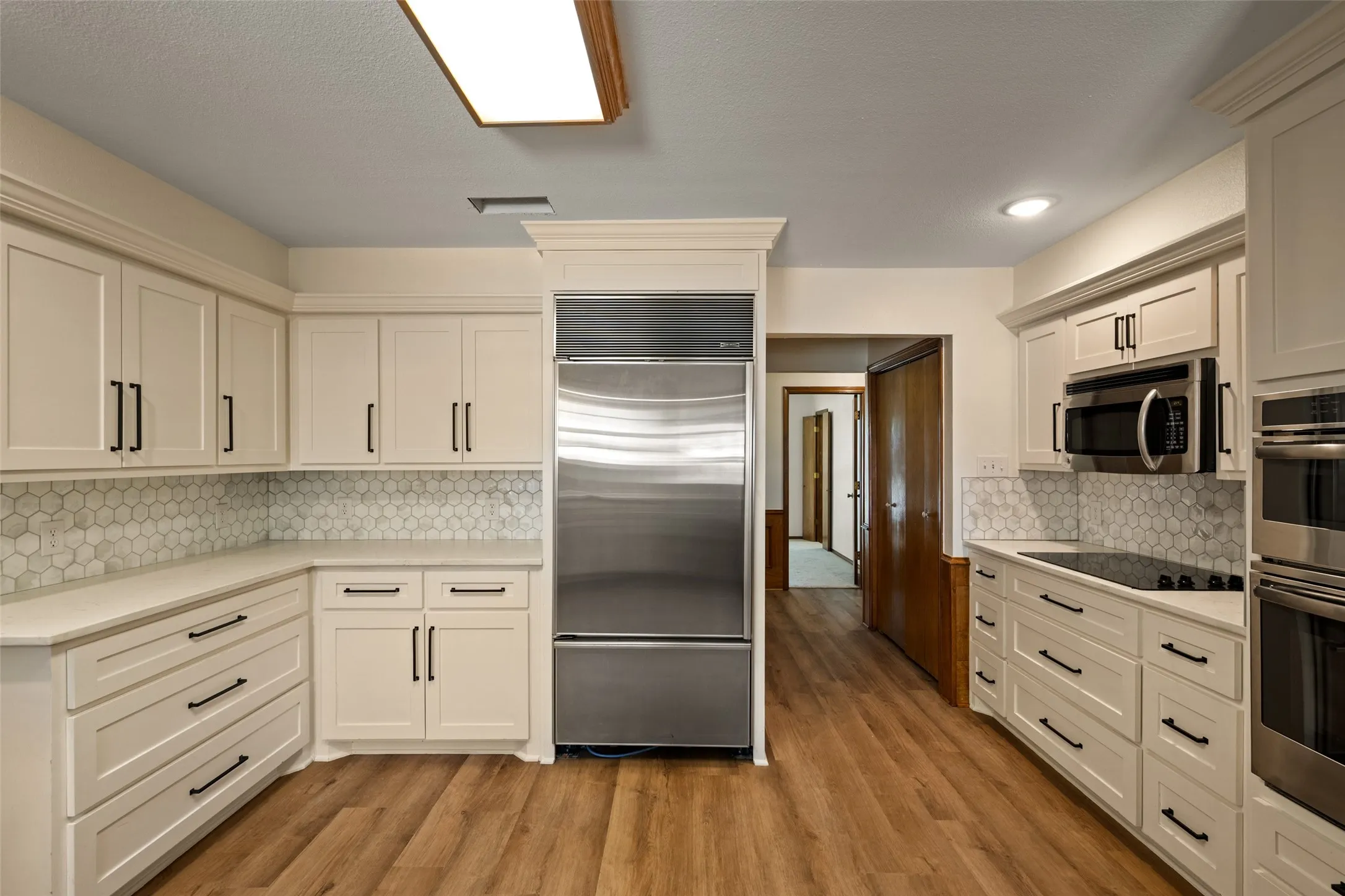 Single Family Residence For Sale in Hunt County , 2206 Meadowview Drive, Caddo Mills, Texas 75135, 3 Bedroom, 4 Bathroom, 3 Garage spaces, 2,471 Sqft, built in 1985, mls#21376108, Real Estate Agent in Caddo Mills, Homes For Sale in Hunt county, Homes For Sale in Caddo Mills, Realtor in Caddo Mills Texas, Real Estate Brokerage Independent Realty Texas, Luminita Cordes Realtor