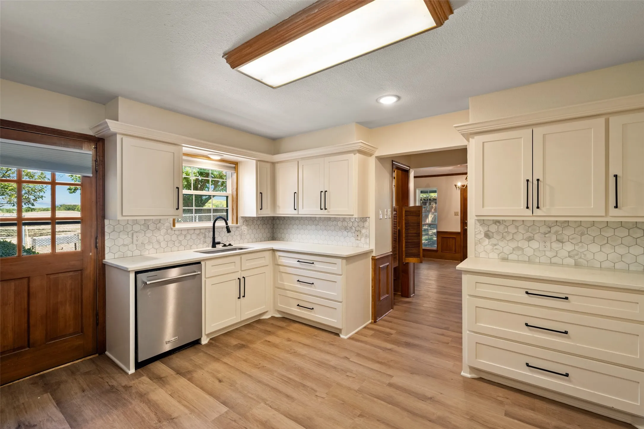 Single Family Residence For Sale in Hunt County , 2206 Meadowview Drive, Caddo Mills, Texas 75135, 3 Bedroom, 4 Bathroom, 3 Garage spaces, 2,471 Sqft, built in 1985, mls#21376108, Real Estate Agent in Caddo Mills, Homes For Sale in Hunt county, Homes For Sale in Caddo Mills, Realtor in Caddo Mills Texas, Real Estate Brokerage Independent Realty Texas, Luminita Cordes Realtor