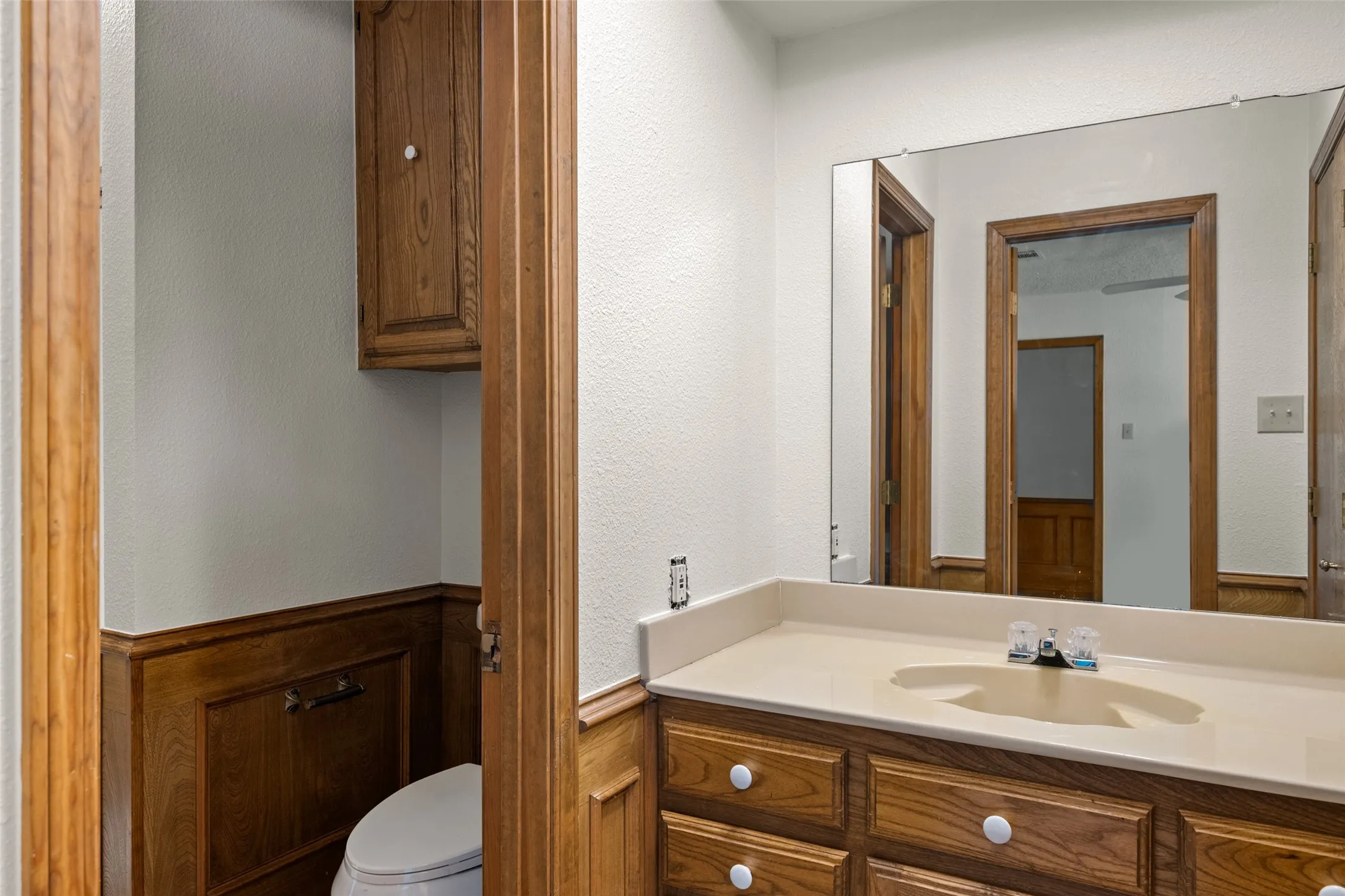 Single Family Residence For Sale in Hunt County , 2206 Meadowview Drive, Caddo Mills, Texas 75135, 3 Bedroom, 4 Bathroom, 3 Garage spaces, 2,471 Sqft, built in 1985, mls#21376108, Real Estate Agent in Caddo Mills, Homes For Sale in Hunt county, Homes For Sale in Caddo Mills, Realtor in Caddo Mills Texas, Real Estate Brokerage Independent Realty Texas, Luminita Cordes Realtor