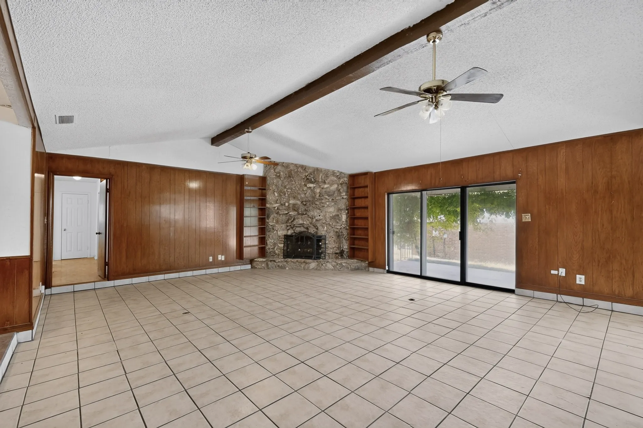 Single Family Residence For Sale in Dallas County , 7316 N Stone Meadow Circle, Rowlett, Texas 75088, 3 Bedroom, 3 Bathroom, 2 Garage spaces, 2,127 Sqft, built in 1973, mls#21378928, Real Estate Agent in Rowlett, Homes For Sale in Dallas county, Homes For Sale in Rowlett, Realtor in Rowlett Texas, Real Estate Brokerage Independent Realty Texas, Luminita Cordes Realtor