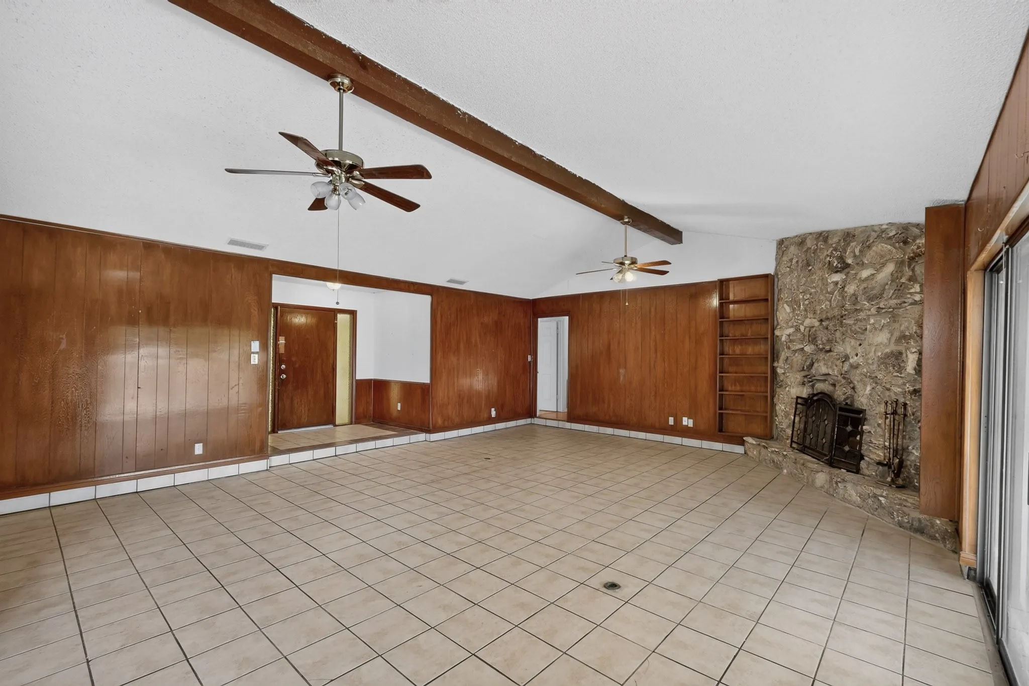Single Family Residence For Sale in Dallas County , 7316 N Stone Meadow Circle, Rowlett, Texas 75088, 3 Bedroom, 3 Bathroom, 2 Garage spaces, 2,127 Sqft, built in 1973, mls#21378928, Real Estate Agent in Rowlett, Homes For Sale in Dallas county, Homes For Sale in Rowlett, Realtor in Rowlett Texas, Real Estate Brokerage Independent Realty Texas, Luminita Cordes Realtor