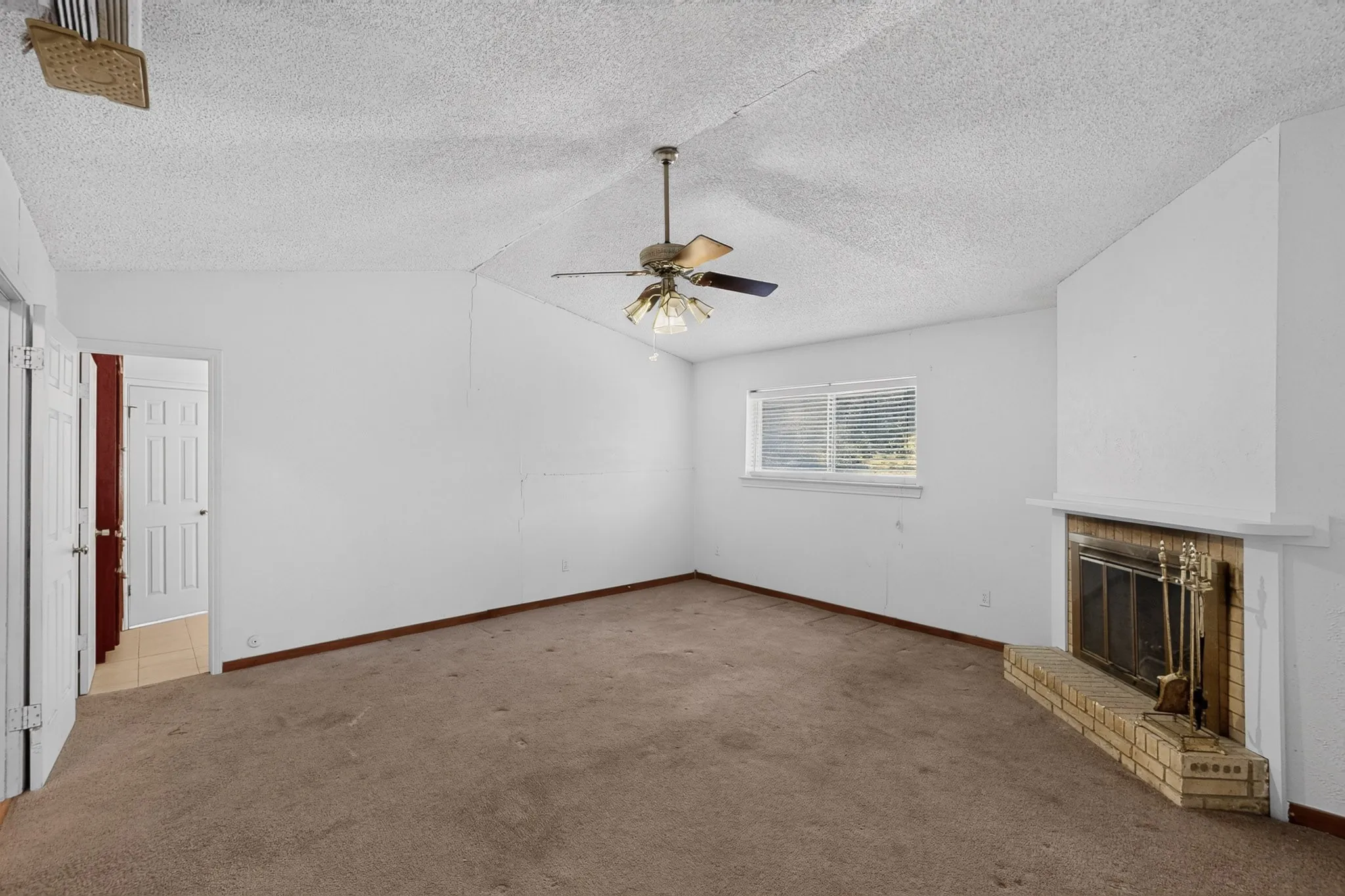 Single Family Residence For Sale in Dallas County , 7316 N Stone Meadow Circle, Rowlett, Texas 75088, 3 Bedroom, 3 Bathroom, 2 Garage spaces, 2,127 Sqft, built in 1973, mls#21378928, Real Estate Agent in Rowlett, Homes For Sale in Dallas county, Homes For Sale in Rowlett, Realtor in Rowlett Texas, Real Estate Brokerage Independent Realty Texas, Luminita Cordes Realtor