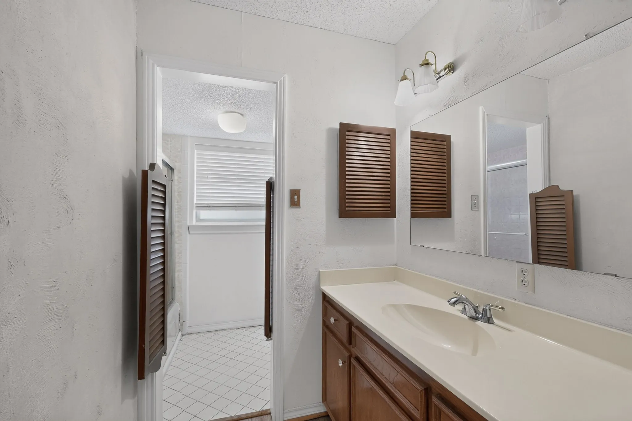 Single Family Residence For Sale in Dallas County , 7316 N Stone Meadow Circle, Rowlett, Texas 75088, 3 Bedroom, 3 Bathroom, 2 Garage spaces, 2,127 Sqft, built in 1973, mls#21378928, Real Estate Agent in Rowlett, Homes For Sale in Dallas county, Homes For Sale in Rowlett, Realtor in Rowlett Texas, Real Estate Brokerage Independent Realty Texas, Luminita Cordes Realtor