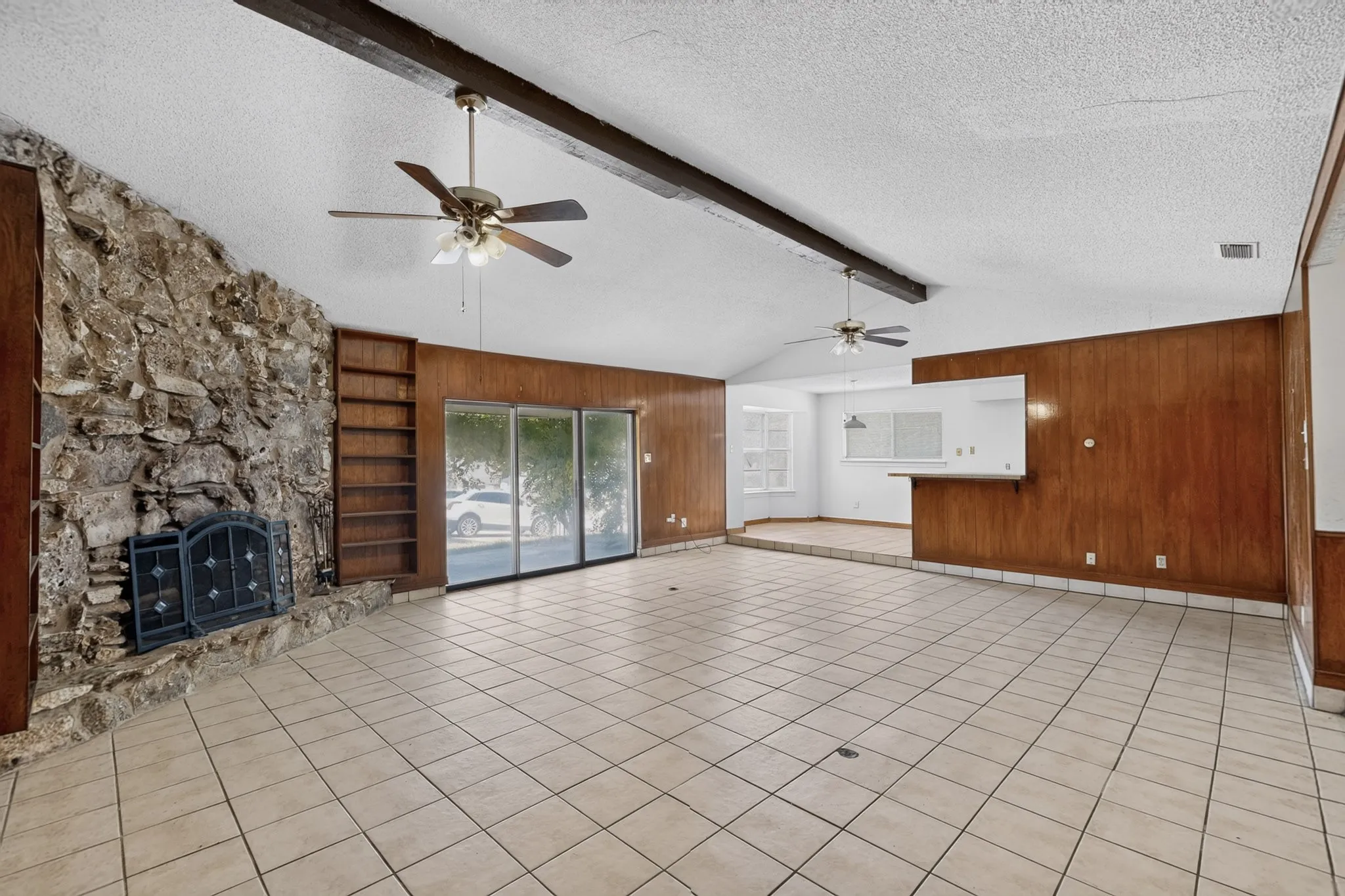 Single Family Residence For Sale in Dallas County , 7316 N Stone Meadow Circle, Rowlett, Texas 75088, 3 Bedroom, 3 Bathroom, 2 Garage spaces, 2,127 Sqft, built in 1973, mls#21378928, Real Estate Agent in Rowlett, Homes For Sale in Dallas county, Homes For Sale in Rowlett, Realtor in Rowlett Texas, Real Estate Brokerage Independent Realty Texas, Luminita Cordes Realtor
