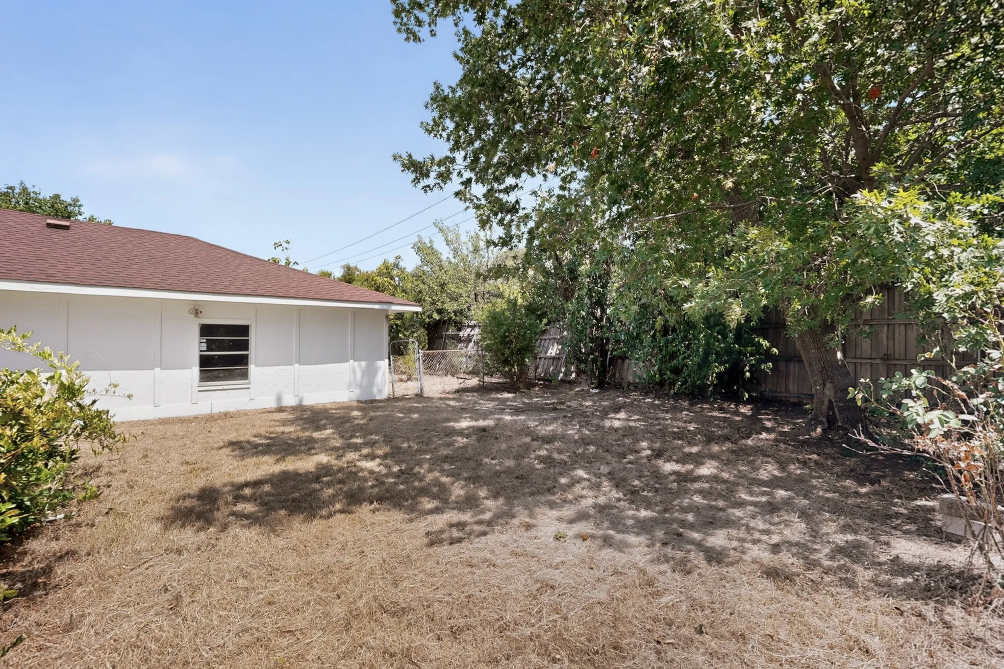 Single Family Residence For Sale in Dallas County , 7316 N Stone Meadow Circle, Rowlett, Texas 75088, 3 Bedroom, 3 Bathroom, 2 Garage spaces, 2,127 Sqft, built in 1973, mls#21378928, Real Estate Agent in Rowlett, Homes For Sale in Dallas county, Homes For Sale in Rowlett, Realtor in Rowlett Texas, Real Estate Brokerage Independent Realty Texas, Luminita Cordes Realtor