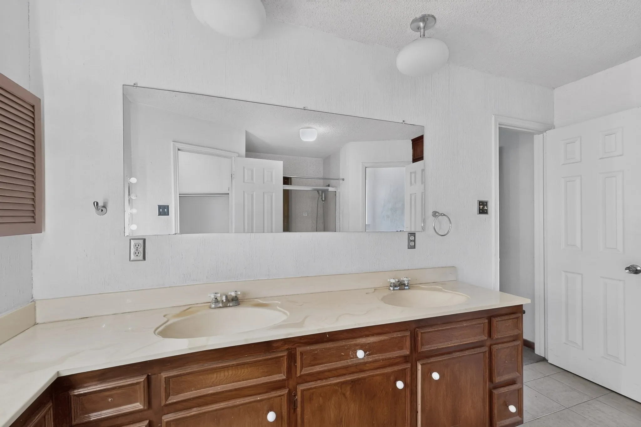 Single Family Residence For Sale in Dallas County , 7316 N Stone Meadow Circle, Rowlett, Texas 75088, 3 Bedroom, 3 Bathroom, 2 Garage spaces, 2,127 Sqft, built in 1973, mls#21378928, Real Estate Agent in Rowlett, Homes For Sale in Dallas county, Homes For Sale in Rowlett, Realtor in Rowlett Texas, Real Estate Brokerage Independent Realty Texas, Luminita Cordes Realtor