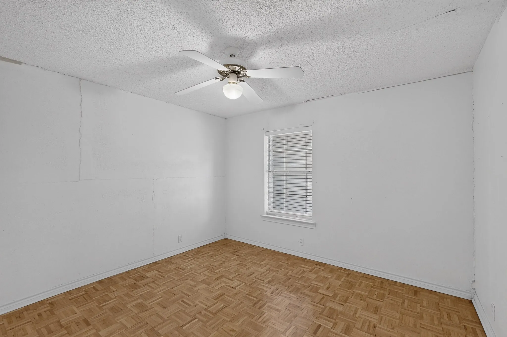 Single Family Residence For Sale in Dallas County , 7316 N Stone Meadow Circle, Rowlett, Texas 75088, 3 Bedroom, 3 Bathroom, 2 Garage spaces, 2,127 Sqft, built in 1973, mls#21378928, Real Estate Agent in Rowlett, Homes For Sale in Dallas county, Homes For Sale in Rowlett, Realtor in Rowlett Texas, Real Estate Brokerage Independent Realty Texas, Luminita Cordes Realtor