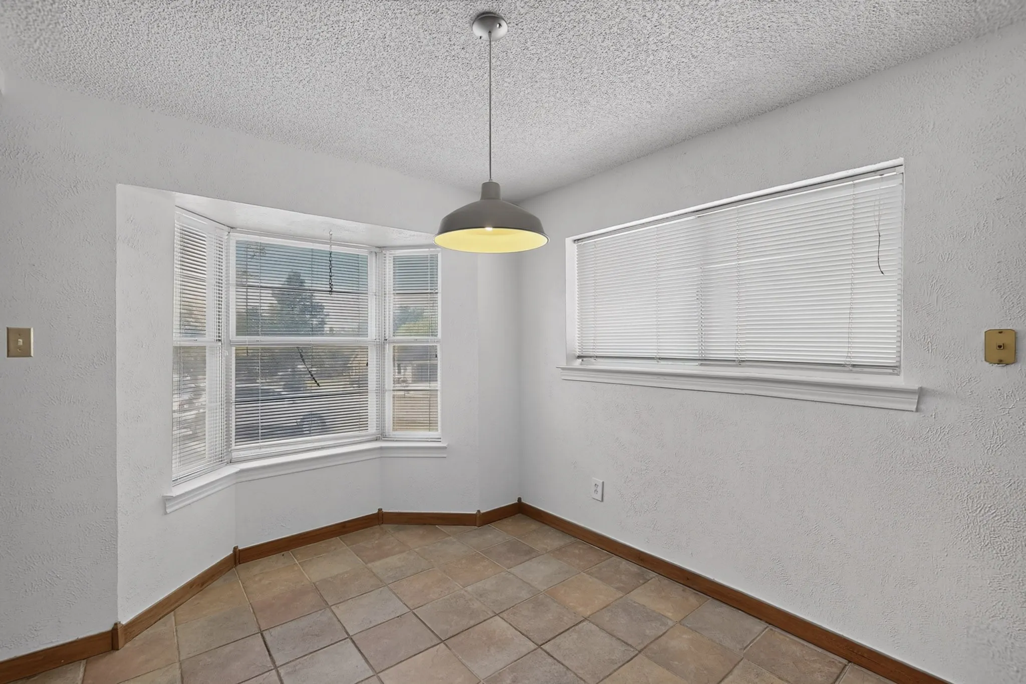 Single Family Residence For Sale in Dallas County , 7316 N Stone Meadow Circle, Rowlett, Texas 75088, 3 Bedroom, 3 Bathroom, 2 Garage spaces, 2,127 Sqft, built in 1973, mls#21378928, Real Estate Agent in Rowlett, Homes For Sale in Dallas county, Homes For Sale in Rowlett, Realtor in Rowlett Texas, Real Estate Brokerage Independent Realty Texas, Luminita Cordes Realtor