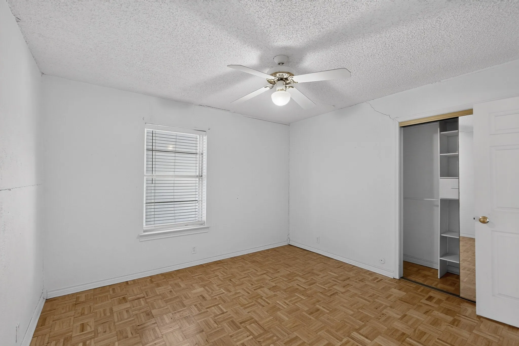 Single Family Residence For Sale in Dallas County , 7316 N Stone Meadow Circle, Rowlett, Texas 75088, 3 Bedroom, 3 Bathroom, 2 Garage spaces, 2,127 Sqft, built in 1973, mls#21378928, Real Estate Agent in Rowlett, Homes For Sale in Dallas county, Homes For Sale in Rowlett, Realtor in Rowlett Texas, Real Estate Brokerage Independent Realty Texas, Luminita Cordes Realtor