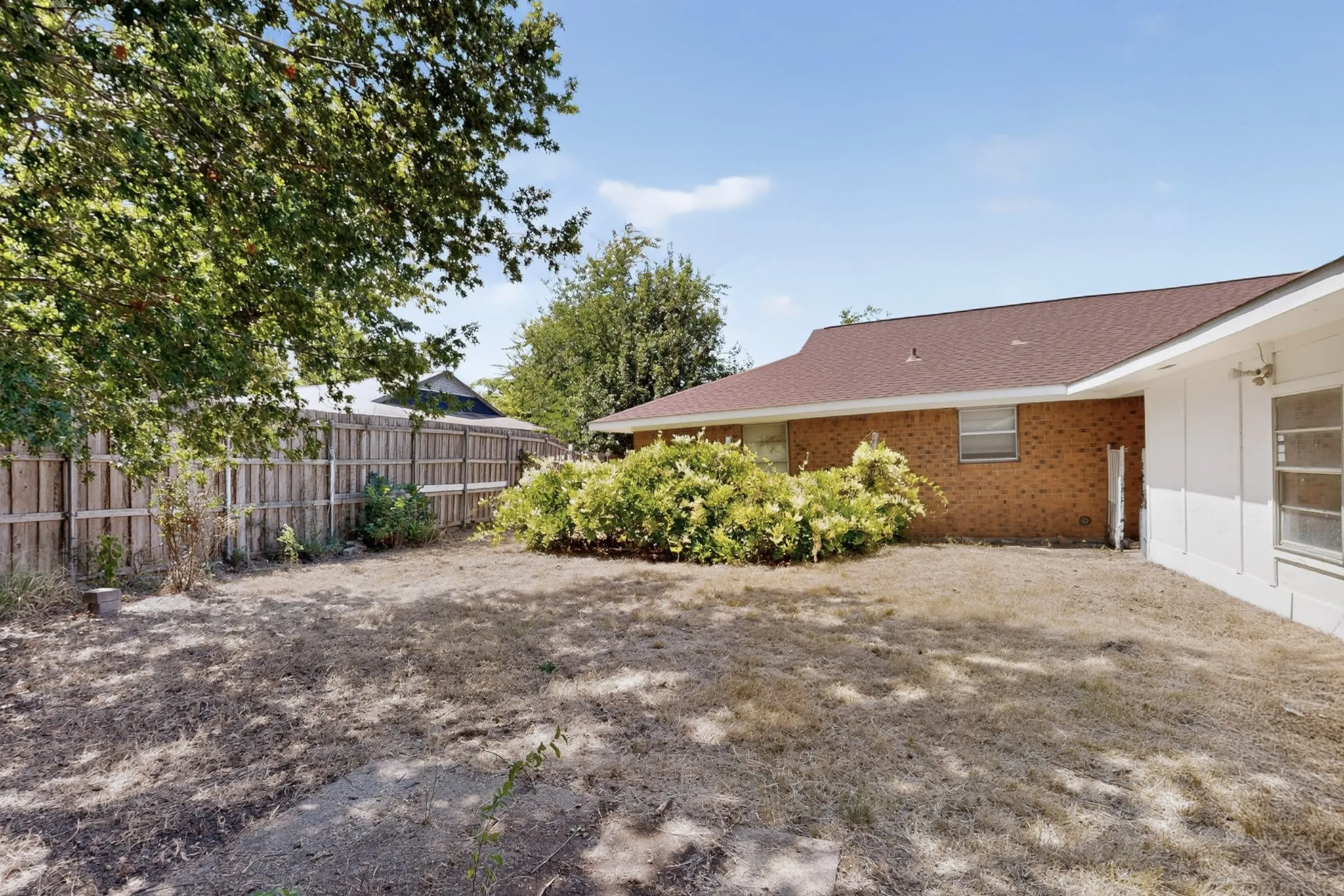 Single Family Residence For Sale in Dallas County , 7316 N Stone Meadow Circle, Rowlett, Texas 75088, 3 Bedroom, 3 Bathroom, 2 Garage spaces, 2,127 Sqft, built in 1973, mls#21378928, Real Estate Agent in Rowlett, Homes For Sale in Dallas county, Homes For Sale in Rowlett, Realtor in Rowlett Texas, Real Estate Brokerage Independent Realty Texas, Luminita Cordes Realtor