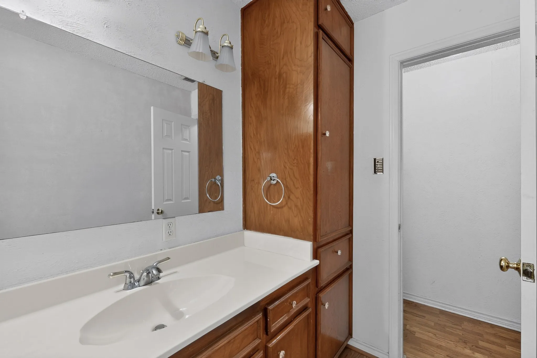 Single Family Residence For Sale in Dallas County , 7316 N Stone Meadow Circle, Rowlett, Texas 75088, 3 Bedroom, 3 Bathroom, 2 Garage spaces, 2,127 Sqft, built in 1973, mls#21378928, Real Estate Agent in Rowlett, Homes For Sale in Dallas county, Homes For Sale in Rowlett, Realtor in Rowlett Texas, Real Estate Brokerage Independent Realty Texas, Luminita Cordes Realtor