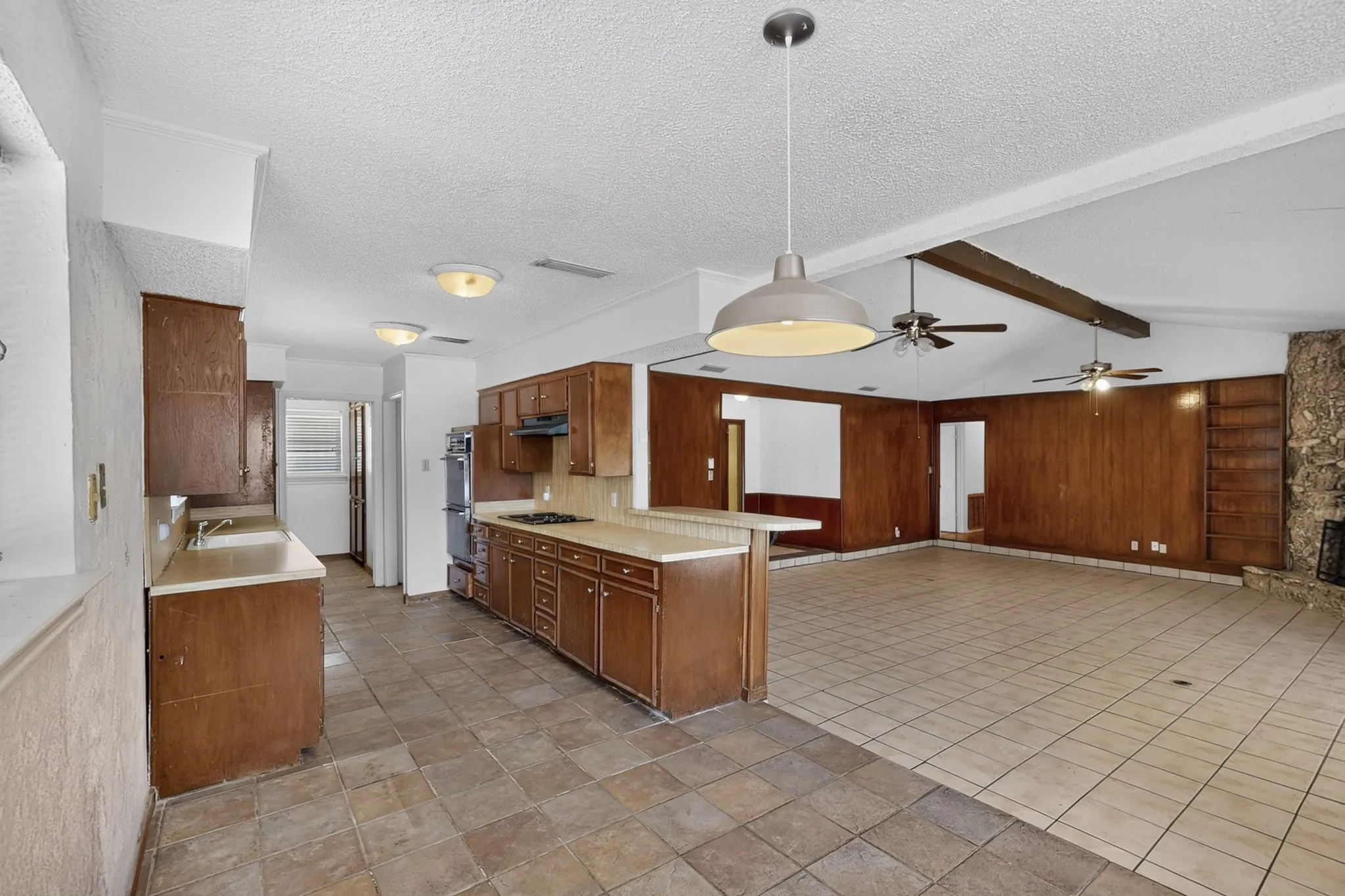 Single Family Residence For Sale in Dallas County , 7316 N Stone Meadow Circle, Rowlett, Texas 75088, 3 Bedroom, 3 Bathroom, 2 Garage spaces, 2,127 Sqft, built in 1973, mls#21378928, Real Estate Agent in Rowlett, Homes For Sale in Dallas county, Homes For Sale in Rowlett, Realtor in Rowlett Texas, Real Estate Brokerage Independent Realty Texas, Luminita Cordes Realtor