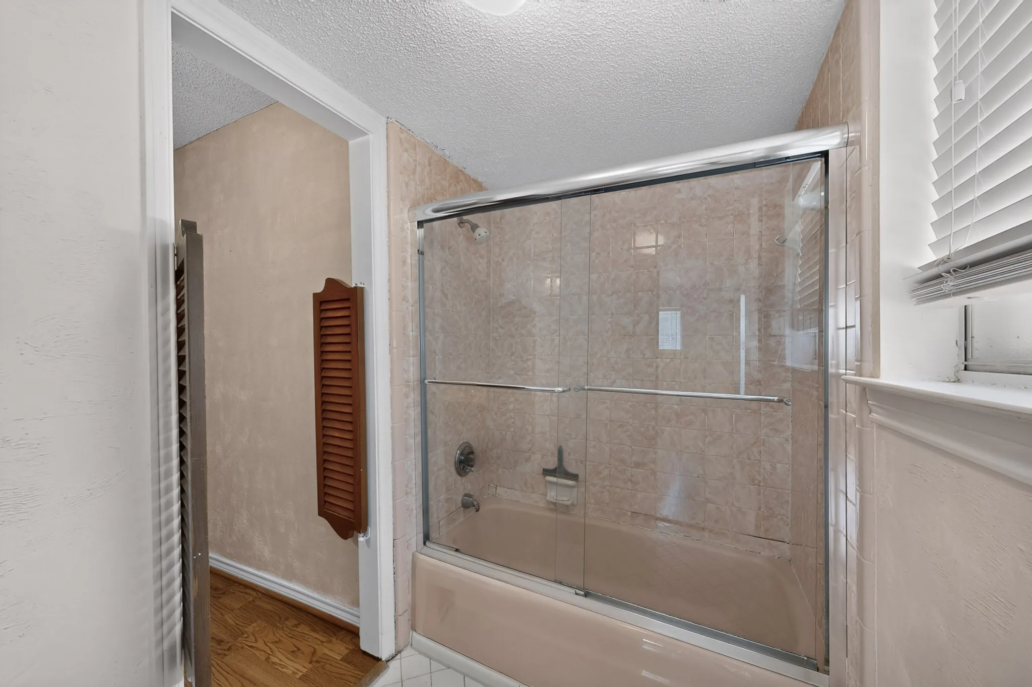 Single Family Residence For Sale in Dallas County , 7316 N Stone Meadow Circle, Rowlett, Texas 75088, 3 Bedroom, 3 Bathroom, 2 Garage spaces, 2,127 Sqft, built in 1973, mls#21378928, Real Estate Agent in Rowlett, Homes For Sale in Dallas county, Homes For Sale in Rowlett, Realtor in Rowlett Texas, Real Estate Brokerage Independent Realty Texas, Luminita Cordes Realtor