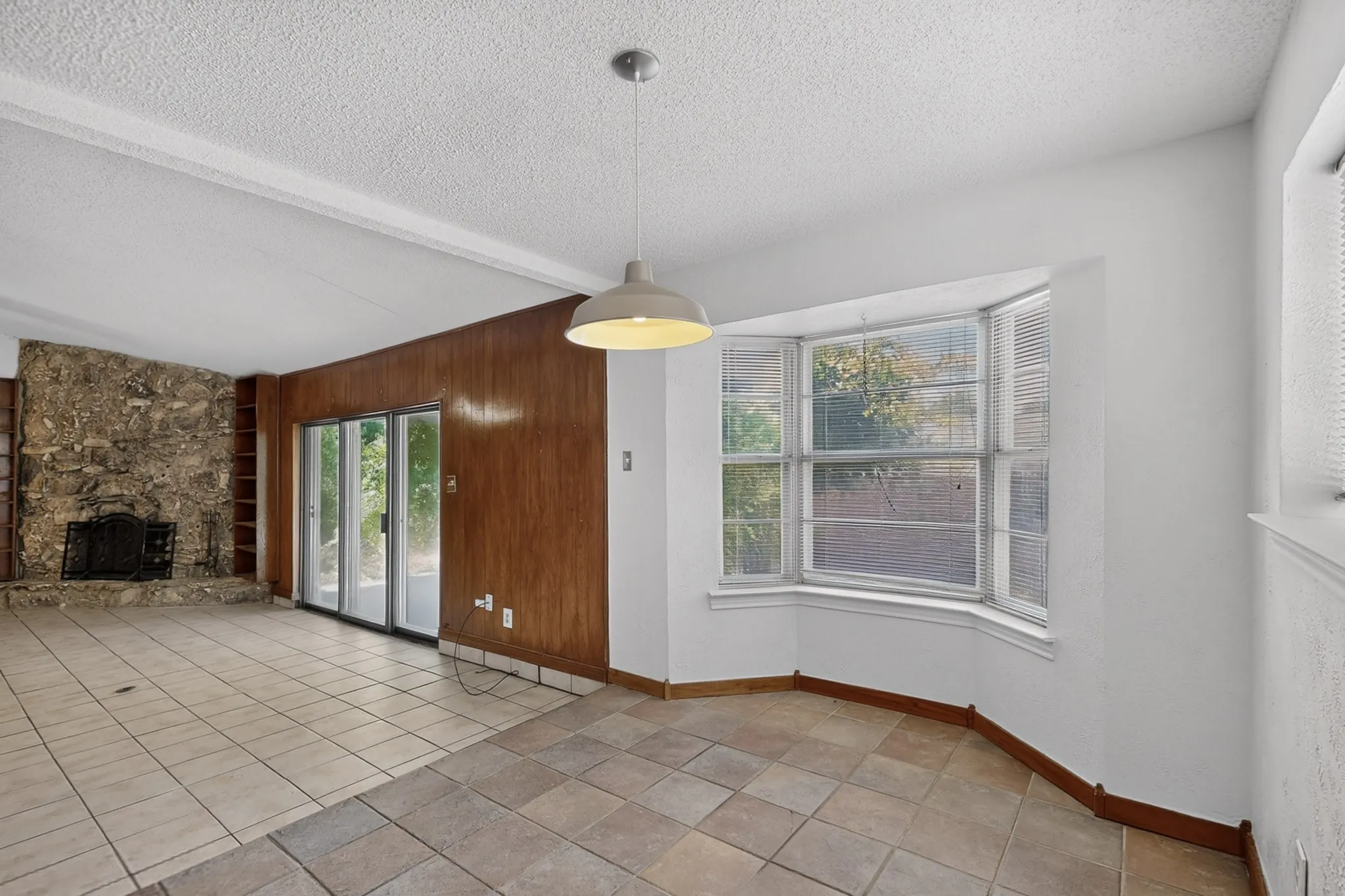 Single Family Residence For Sale in Dallas County , 7316 N Stone Meadow Circle, Rowlett, Texas 75088, 3 Bedroom, 3 Bathroom, 2 Garage spaces, 2,127 Sqft, built in 1973, mls#21378928, Real Estate Agent in Rowlett, Homes For Sale in Dallas county, Homes For Sale in Rowlett, Realtor in Rowlett Texas, Real Estate Brokerage Independent Realty Texas, Luminita Cordes Realtor