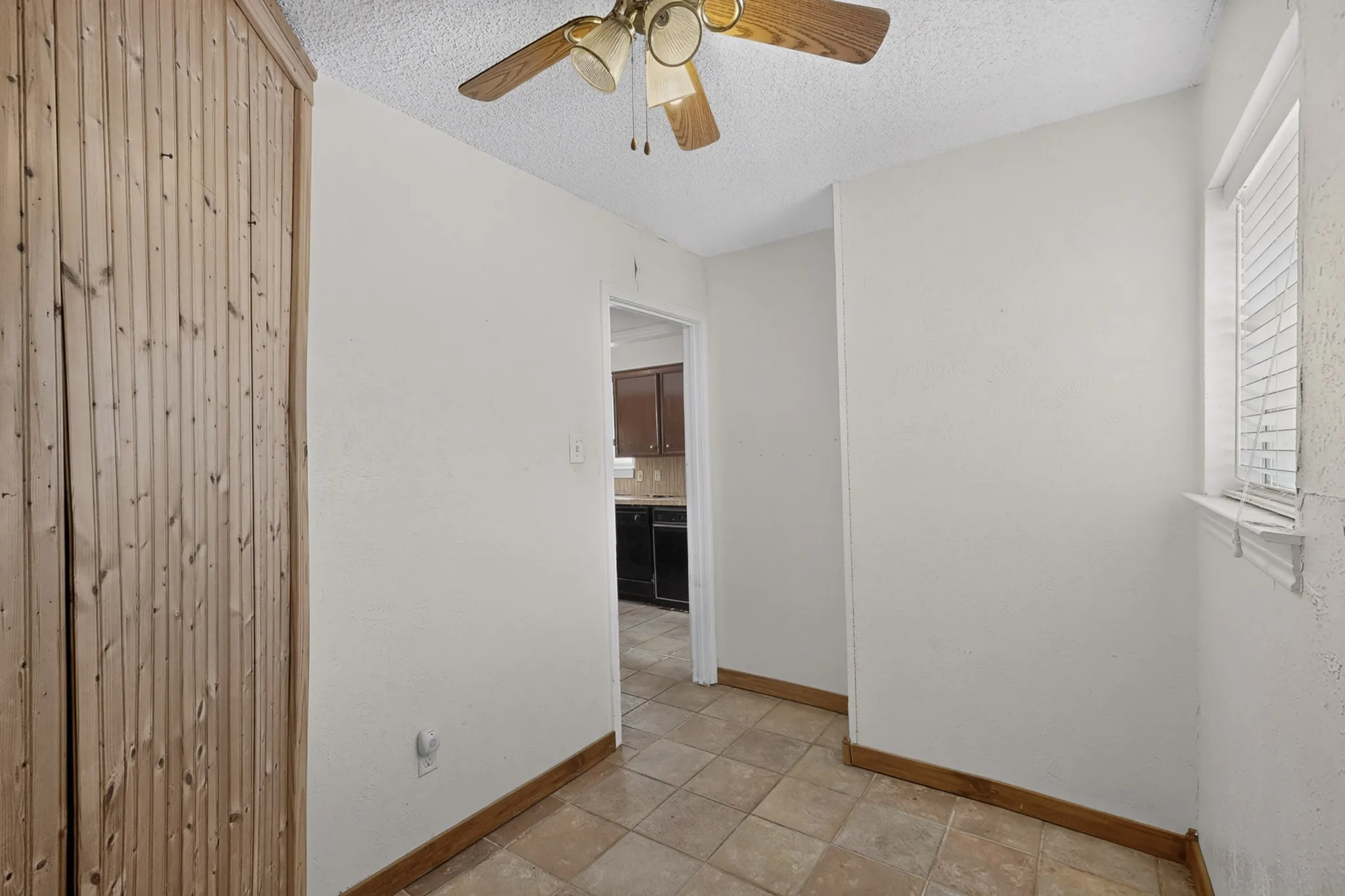 Single Family Residence For Sale in Dallas County , 7316 N Stone Meadow Circle, Rowlett, Texas 75088, 3 Bedroom, 3 Bathroom, 2 Garage spaces, 2,127 Sqft, built in 1973, mls#21378928, Real Estate Agent in Rowlett, Homes For Sale in Dallas county, Homes For Sale in Rowlett, Realtor in Rowlett Texas, Real Estate Brokerage Independent Realty Texas, Luminita Cordes Realtor