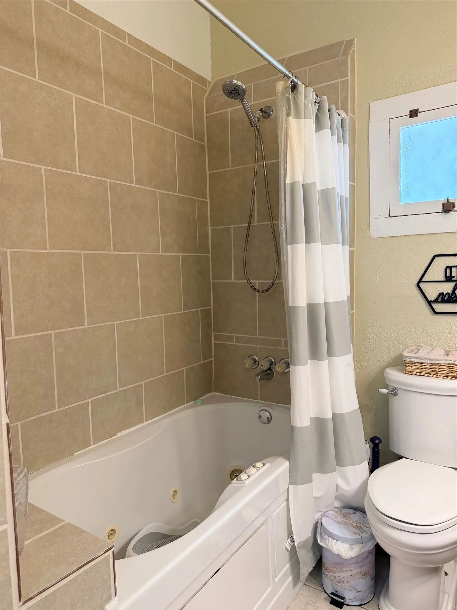 Single Family Residence For Sale in Comanche County , 207 W Neely Avenue, Comanche, Texas 76442, 2 Bedroom, 1 Bathroom, 1 Garage spaces, 1,124 Sqft, built in 1940, mls#21377212, Real Estate Agent in Comanche, Homes For Sale in Comanche county, Homes For Sale in Comanche, Realtor in Comanche Texas, Real Estate Brokerage Independent Realty Texas, Luminita Cordes Realtor