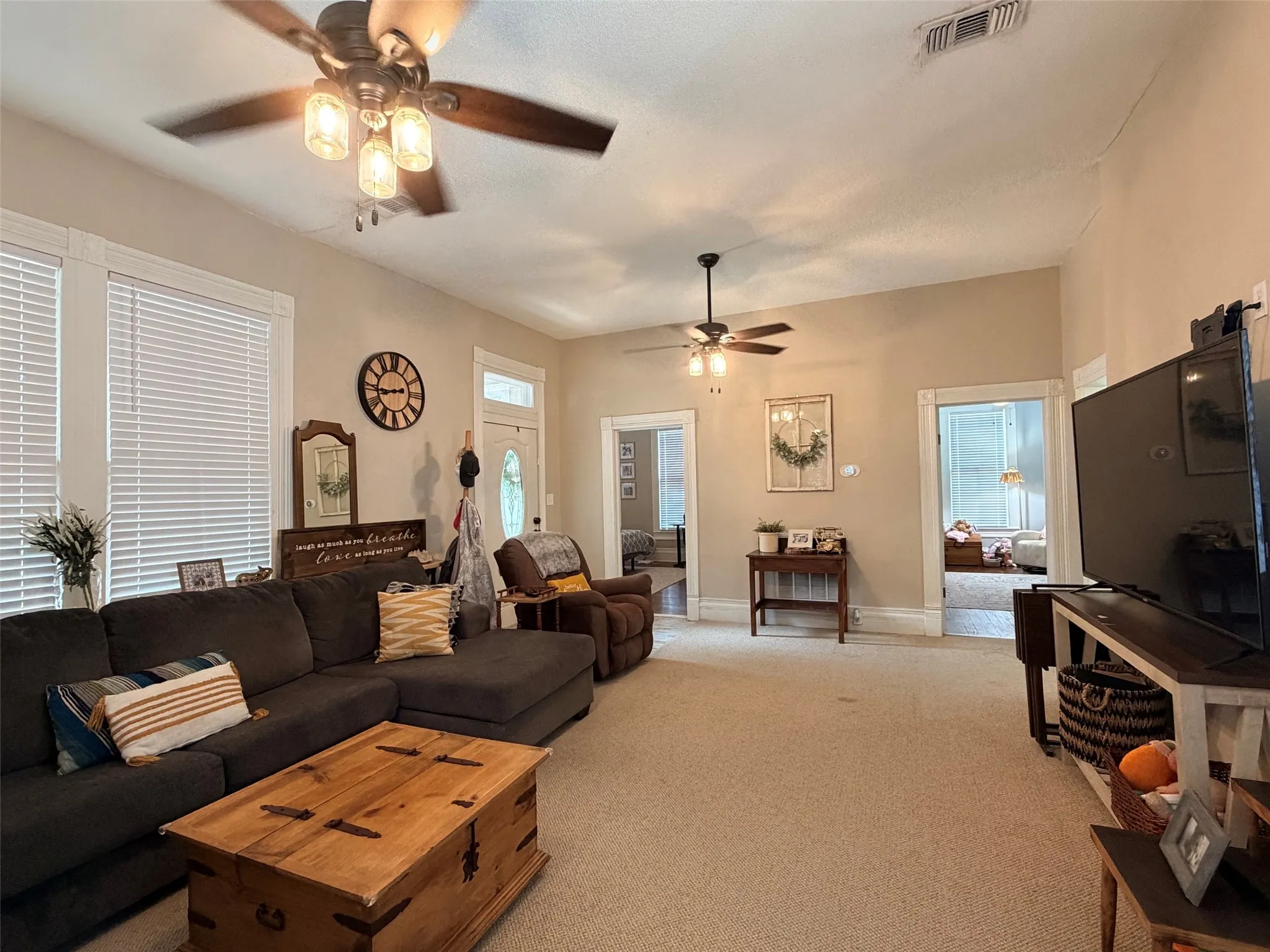 Single Family Residence For Sale in Comanche County , 207 W Neely Avenue, Comanche, Texas 76442, 2 Bedroom, 1 Bathroom, 1 Garage spaces, 1,124 Sqft, built in 1940, mls#21377212, Real Estate Agent in Comanche, Homes For Sale in Comanche county, Homes For Sale in Comanche, Realtor in Comanche Texas, Real Estate Brokerage Independent Realty Texas, Luminita Cordes Realtor