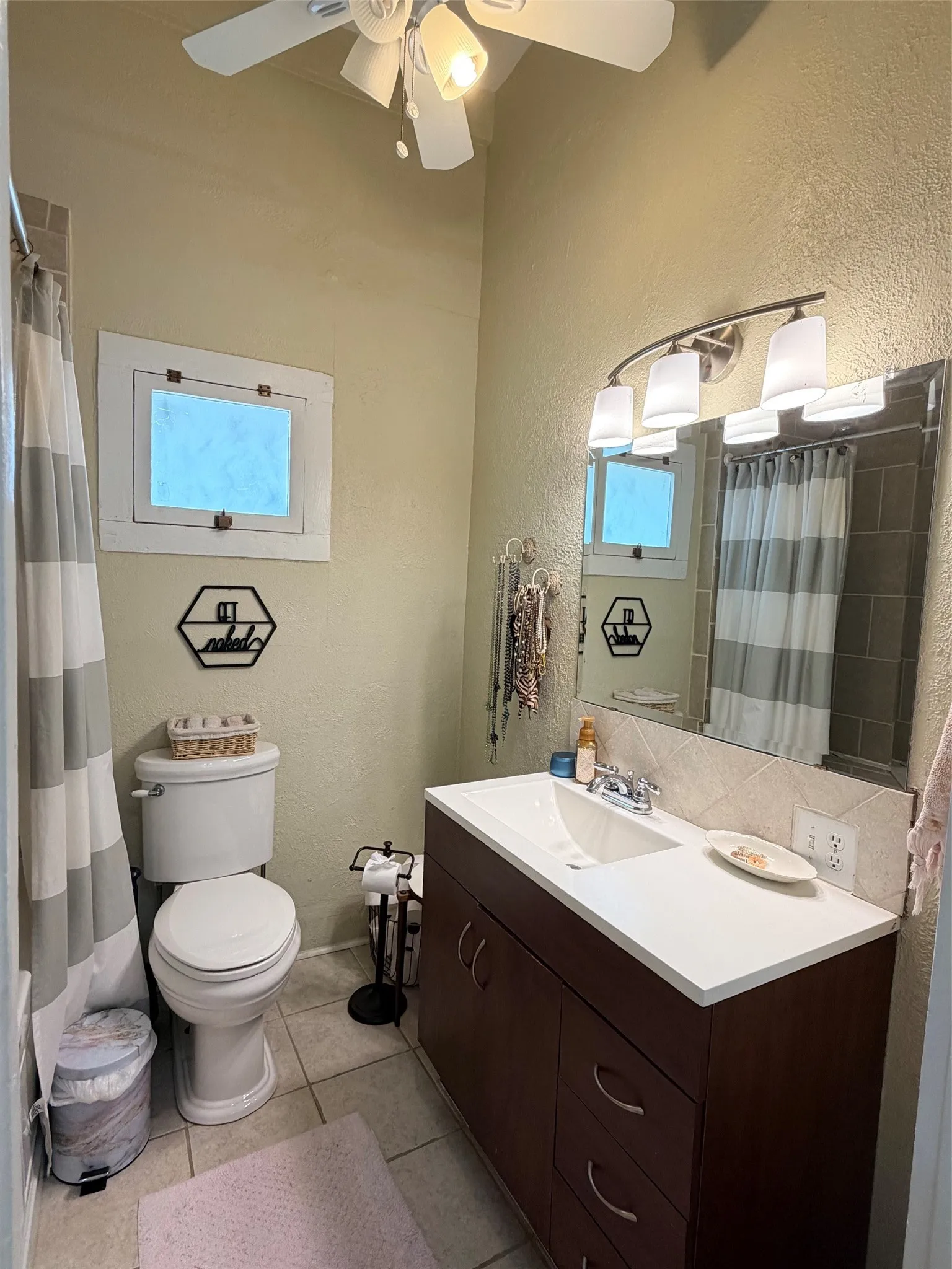Single Family Residence For Sale in Comanche County , 207 W Neely Avenue, Comanche, Texas 76442, 2 Bedroom, 1 Bathroom, 1 Garage spaces, 1,124 Sqft, built in 1940, mls#21377212, Real Estate Agent in Comanche, Homes For Sale in Comanche county, Homes For Sale in Comanche, Realtor in Comanche Texas, Real Estate Brokerage Independent Realty Texas, Luminita Cordes Realtor