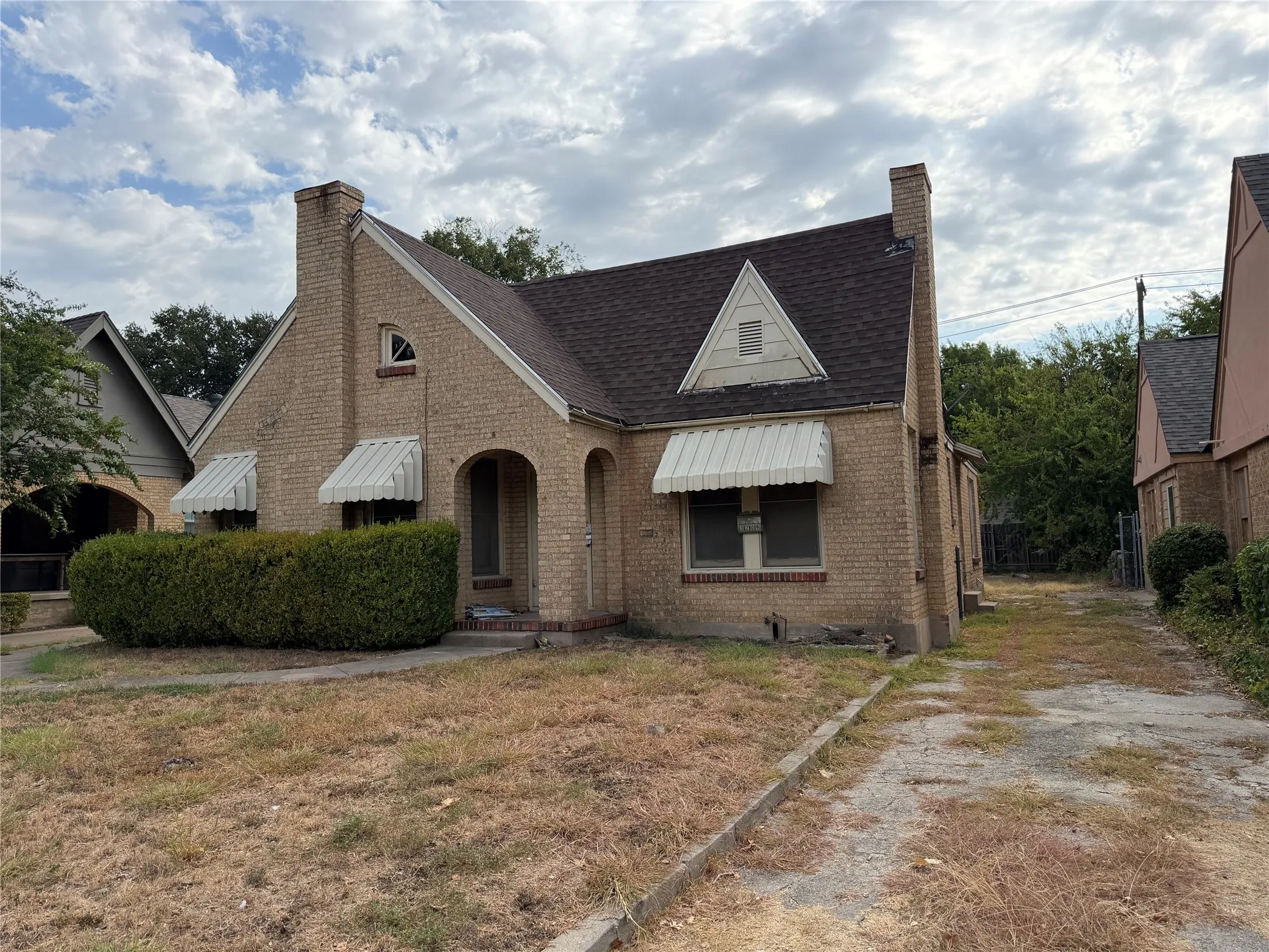 Duplex For Sale in Tarrant County , 3207 Odessa Avenue, Fort Worth, Texas 76109, 2 Bedroom, 2 Bathroom, Garage spaces, 0 Sqft, built in 1930, mls#21378682, Real Estate Agent in Fort Worth, Homes For Sale in Tarrant county, Homes For Sale in Fort Worth, Realtor in Fort Worth Texas, Real Estate Brokerage Independent Realty Texas, Luminita Cordes Realtor