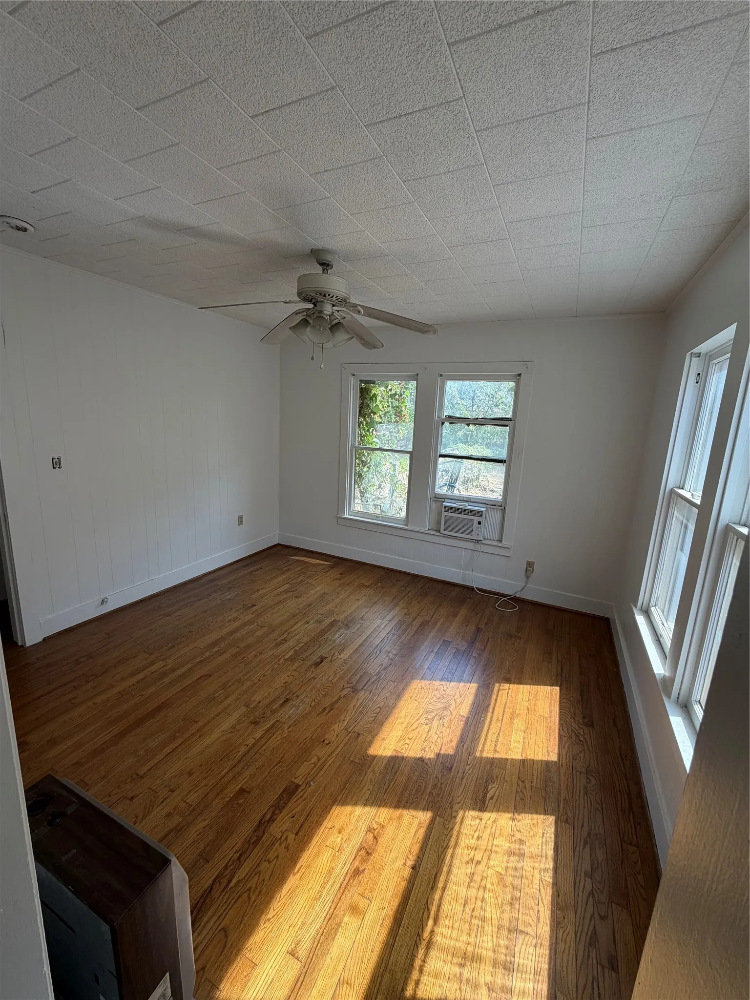 Duplex For Sale in Tarrant County , 3207 Odessa Avenue, Fort Worth, Texas 76109, 2 Bedroom, 2 Bathroom, Garage spaces, 0 Sqft, built in 1930, mls#21378682, Real Estate Agent in Fort Worth, Homes For Sale in Tarrant county, Homes For Sale in Fort Worth, Realtor in Fort Worth Texas, Real Estate Brokerage Independent Realty Texas, Luminita Cordes Realtor