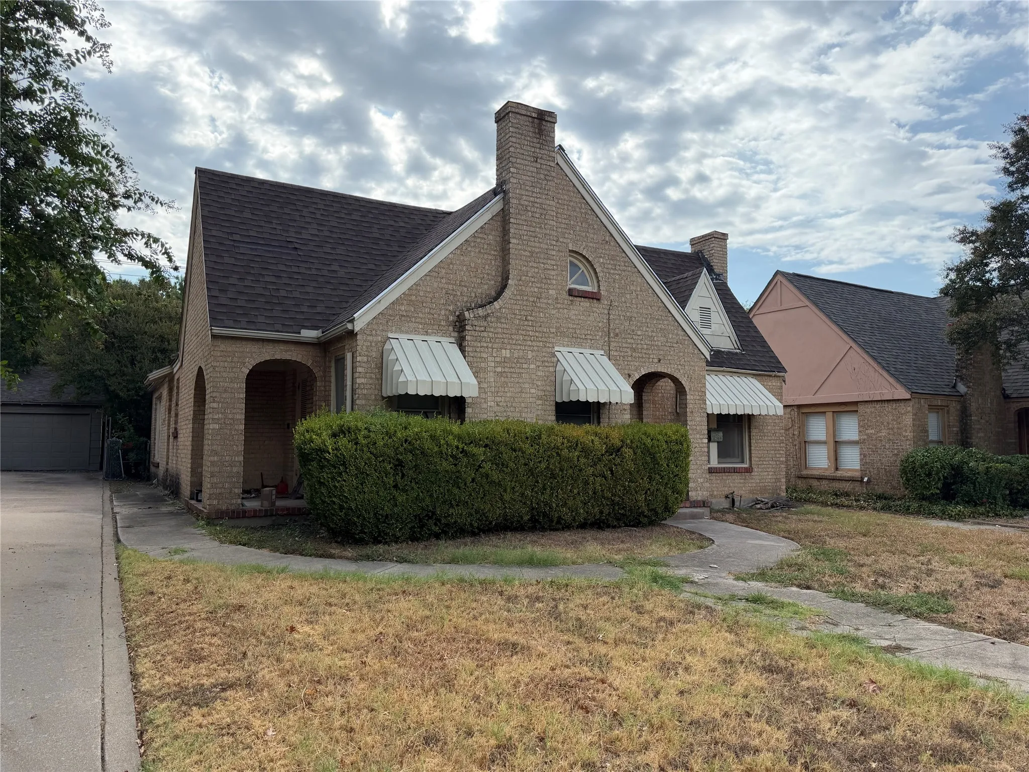 Duplex For Sale in Tarrant County , 3207 Odessa Avenue, Fort Worth, Texas 76109, 2 Bedroom, 2 Bathroom, Garage spaces, 0 Sqft, built in 1930, mls#21378682, Real Estate Agent in Fort Worth, Homes For Sale in Tarrant county, Homes For Sale in Fort Worth, Realtor in Fort Worth Texas, Real Estate Brokerage Independent Realty Texas, Luminita Cordes Realtor