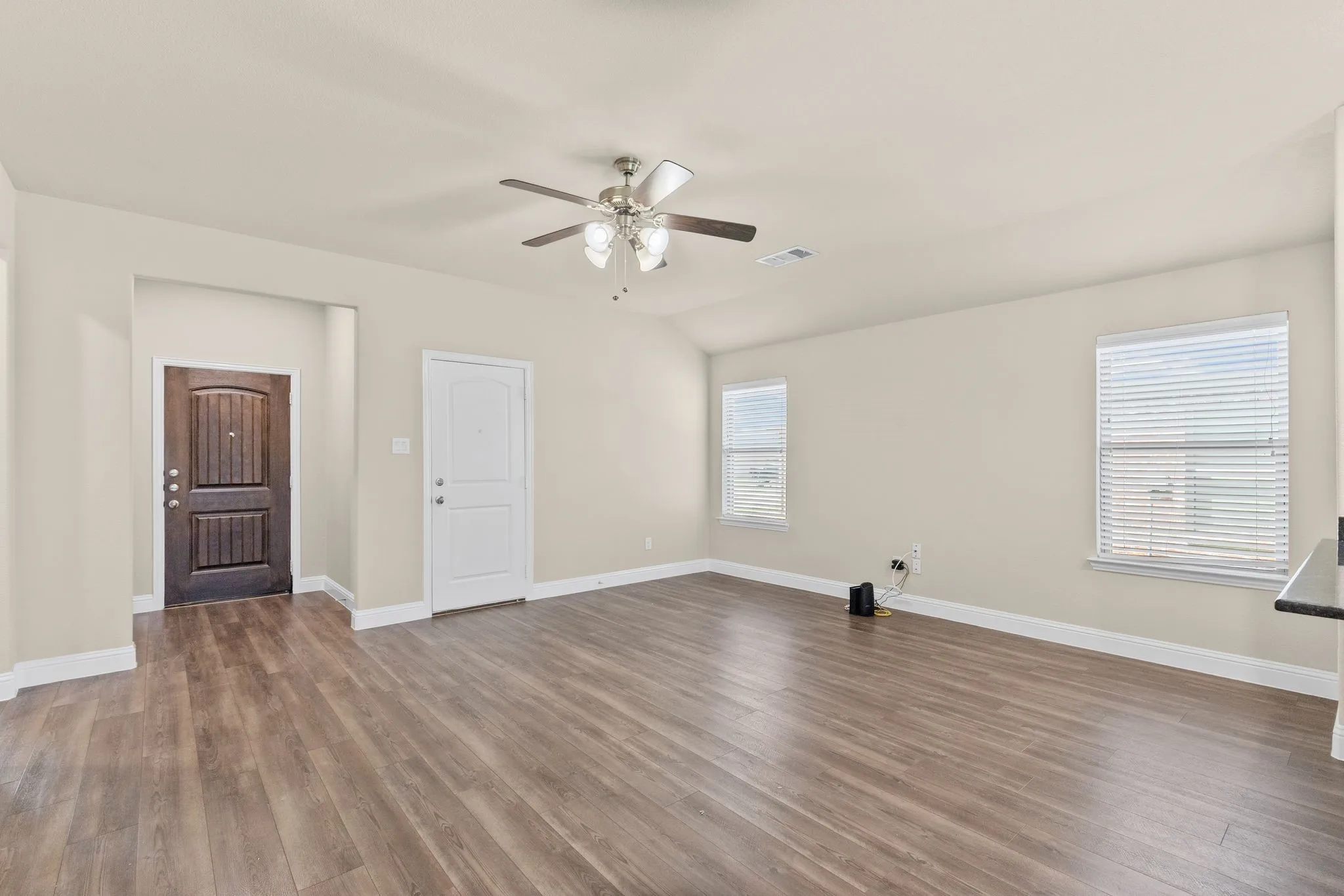 Single Family Residence For Sale in Hunt County , 1402 Warringwood Drive, Greenville, Texas 75402, 3 Bedroom, 2 Bathroom, 1 Garage spaces, 1,187 Sqft, built in 2020, mls#21378925, Real Estate Agent in Greenville, Homes For Sale in Hunt county, Homes For Sale in Greenville, Realtor in Greenville Texas, Real Estate Brokerage Independent Realty Texas, Luminita Cordes Realtor