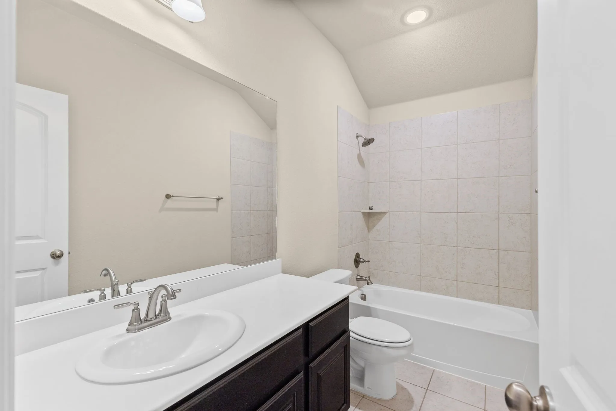 Single Family Residence For Sale in Hunt County , 1402 Warringwood Drive, Greenville, Texas 75402, 3 Bedroom, 2 Bathroom, 1 Garage spaces, 1,187 Sqft, built in 2020, mls#21378925, Real Estate Agent in Greenville, Homes For Sale in Hunt county, Homes For Sale in Greenville, Realtor in Greenville Texas, Real Estate Brokerage Independent Realty Texas, Luminita Cordes Realtor