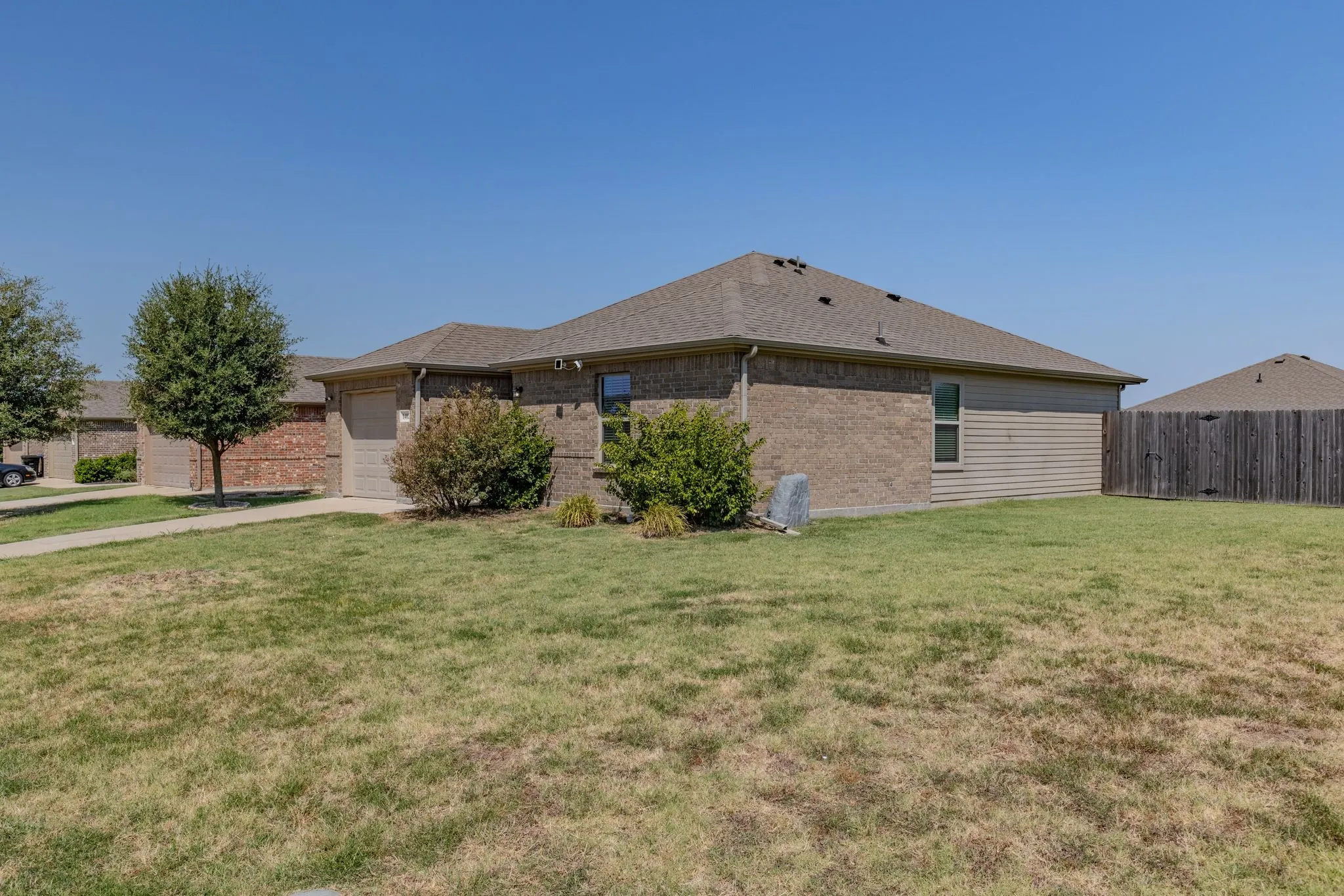 Single Family Residence For Sale in Hunt County , 1402 Warringwood Drive, Greenville, Texas 75402, 3 Bedroom, 2 Bathroom, 1 Garage spaces, 1,187 Sqft, built in 2020, mls#21378925, Real Estate Agent in Greenville, Homes For Sale in Hunt county, Homes For Sale in Greenville, Realtor in Greenville Texas, Real Estate Brokerage Independent Realty Texas, Luminita Cordes Realtor