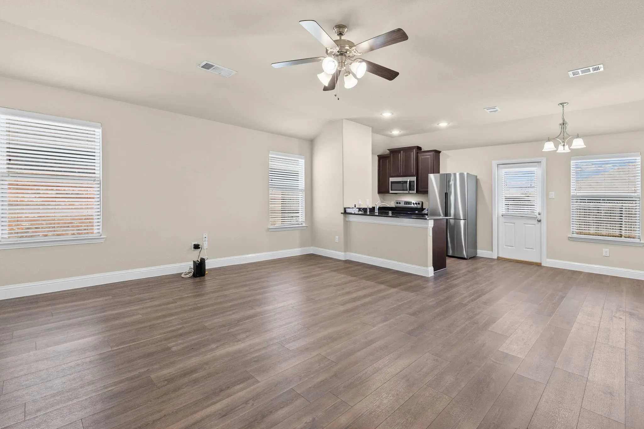 Single Family Residence For Sale in Hunt County , 1402 Warringwood Drive, Greenville, Texas 75402, 3 Bedroom, 2 Bathroom, 1 Garage spaces, 1,187 Sqft, built in 2020, mls#21378925, Real Estate Agent in Greenville, Homes For Sale in Hunt county, Homes For Sale in Greenville, Realtor in Greenville Texas, Real Estate Brokerage Independent Realty Texas, Luminita Cordes Realtor