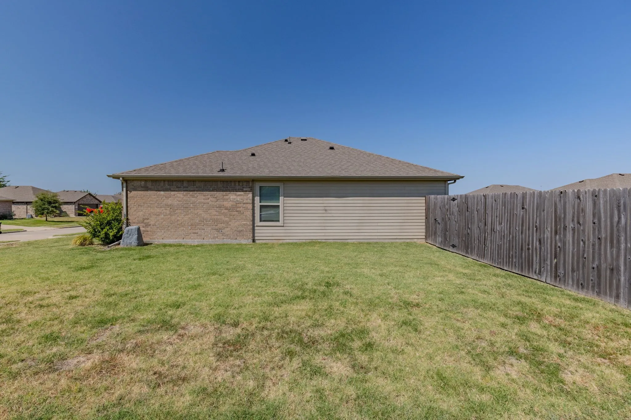 Single Family Residence For Sale in Hunt County , 1402 Warringwood Drive, Greenville, Texas 75402, 3 Bedroom, 2 Bathroom, 1 Garage spaces, 1,187 Sqft, built in 2020, mls#21378925, Real Estate Agent in Greenville, Homes For Sale in Hunt county, Homes For Sale in Greenville, Realtor in Greenville Texas, Real Estate Brokerage Independent Realty Texas, Luminita Cordes Realtor