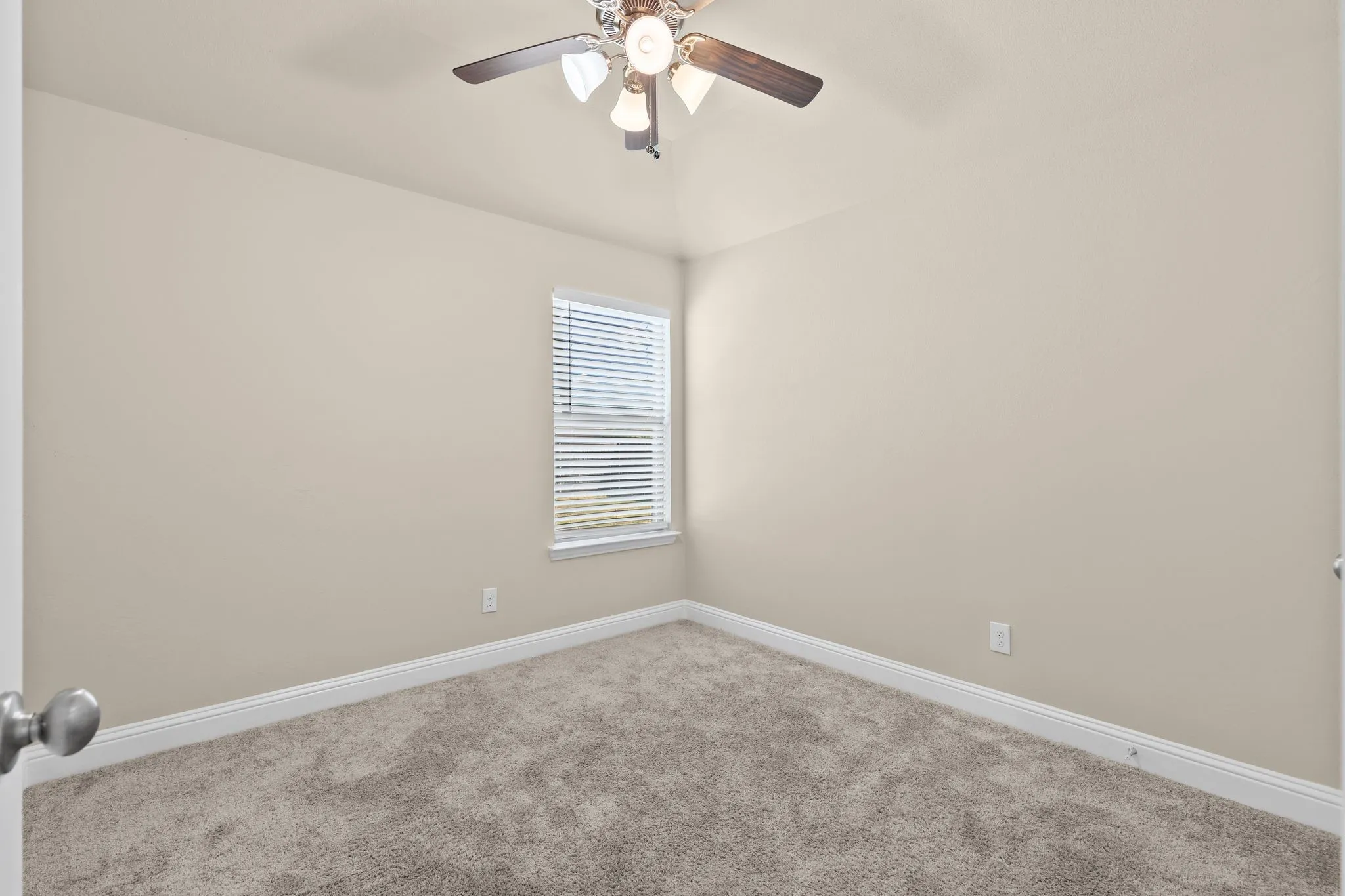 Single Family Residence For Sale in Hunt County , 1402 Warringwood Drive, Greenville, Texas 75402, 3 Bedroom, 2 Bathroom, 1 Garage spaces, 1,187 Sqft, built in 2020, mls#21378925, Real Estate Agent in Greenville, Homes For Sale in Hunt county, Homes For Sale in Greenville, Realtor in Greenville Texas, Real Estate Brokerage Independent Realty Texas, Luminita Cordes Realtor